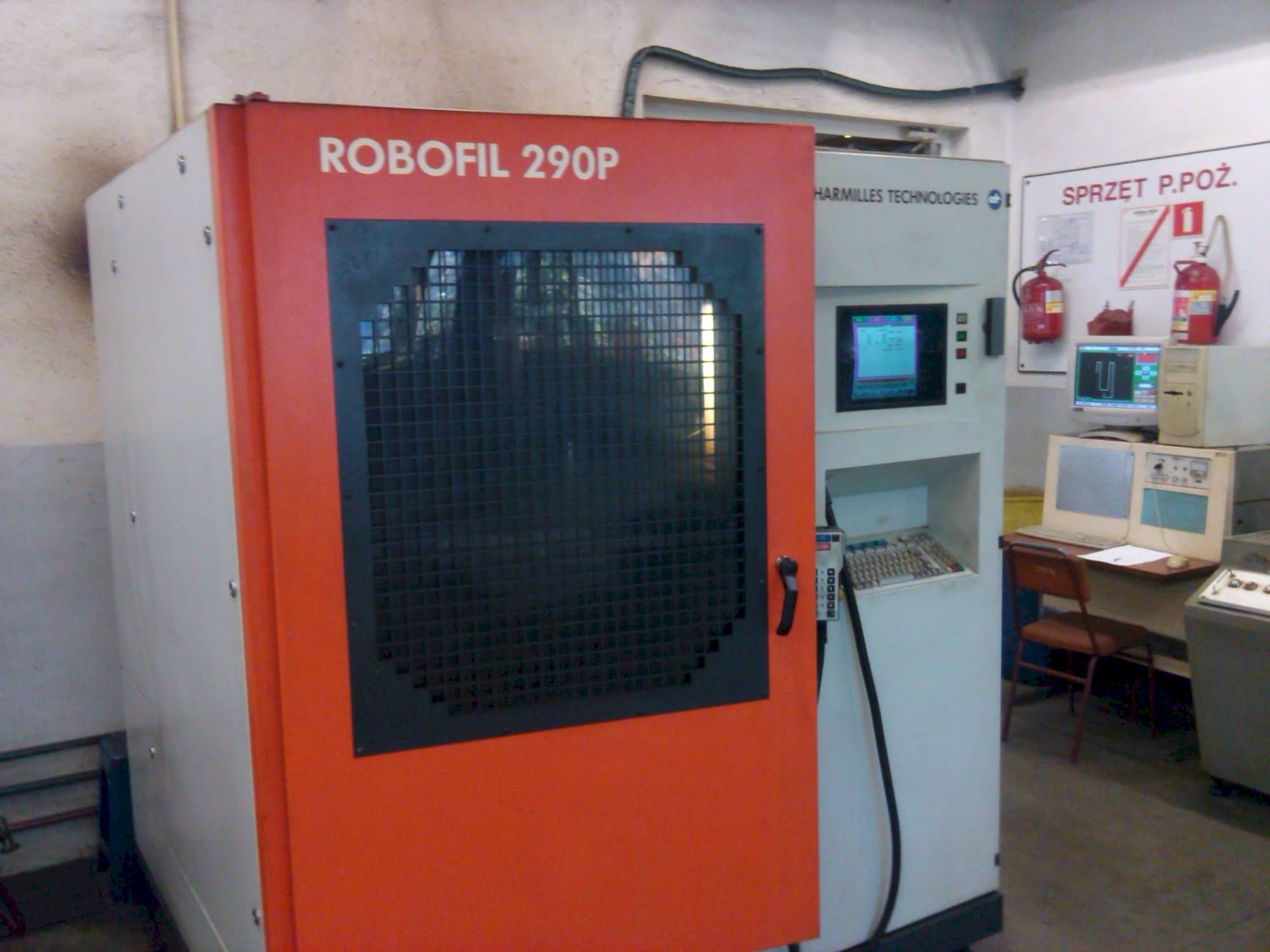 Vista frontal de la máquina CHARMILLES Robofil 290 P