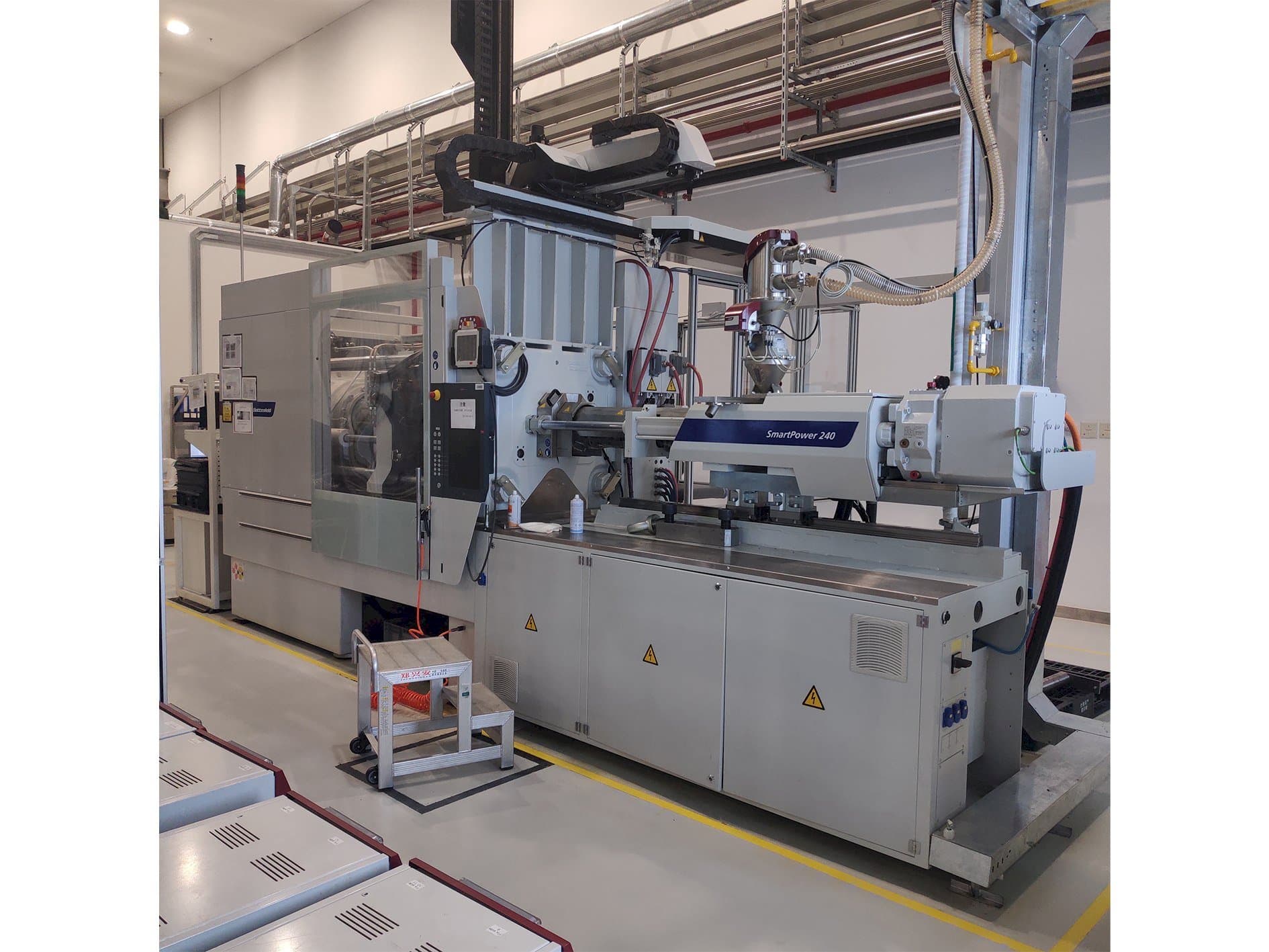 Vista frontal de la máquina Battenfeld SmartPower 240-1000