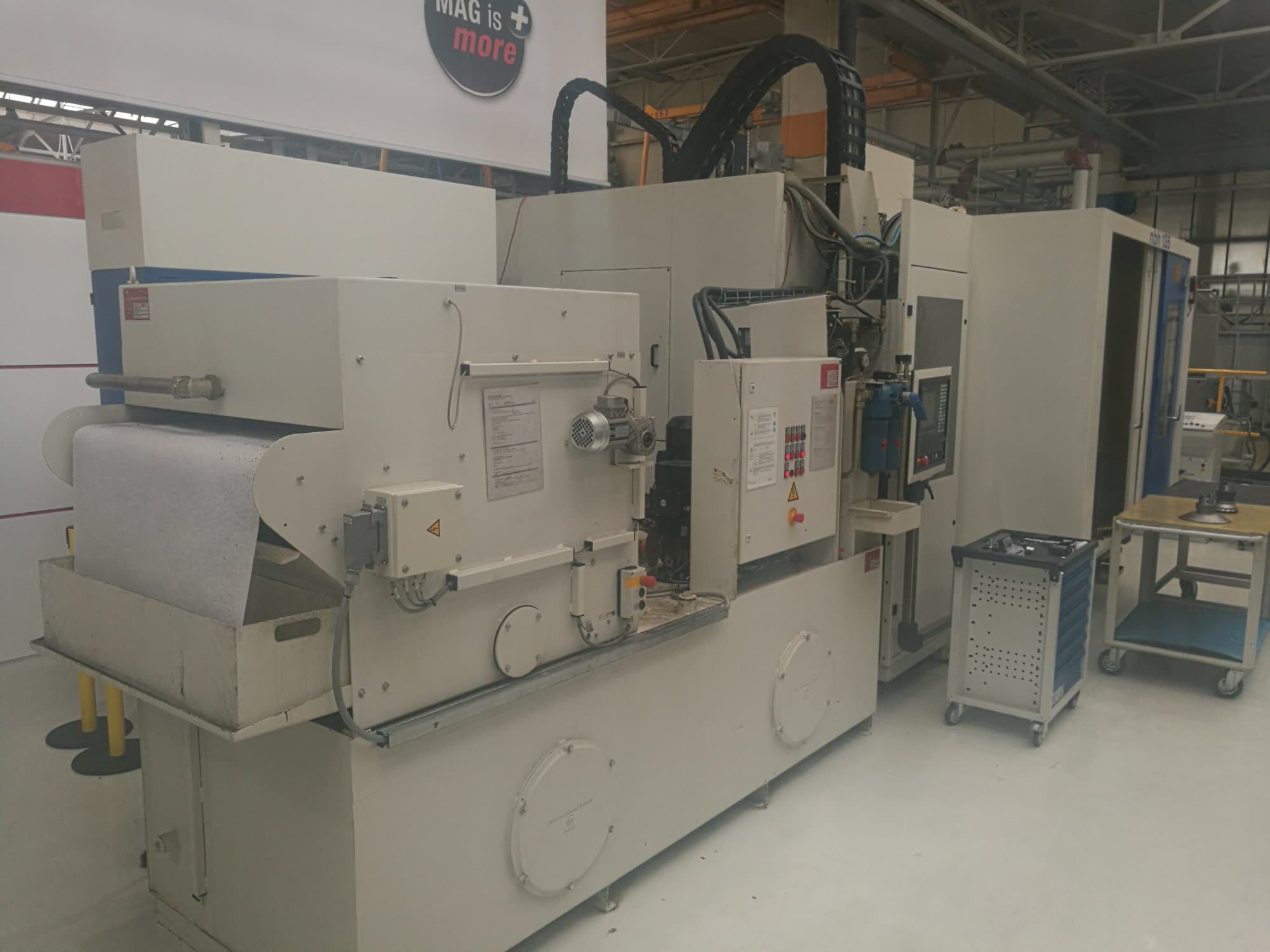 Vista izquierda de la máquina Hueller Hille NBH 135