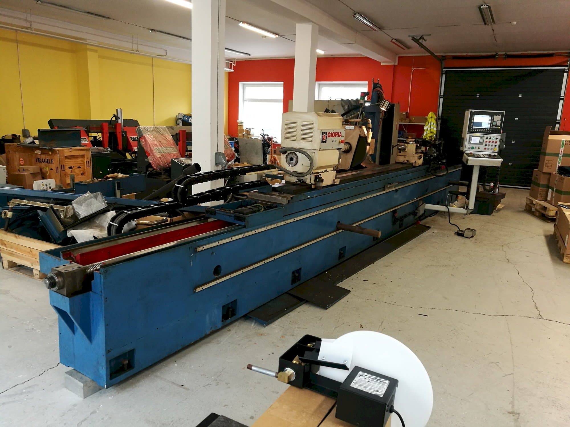 Vista frontal de la máquina Gioria RU / PN 3500 CNC