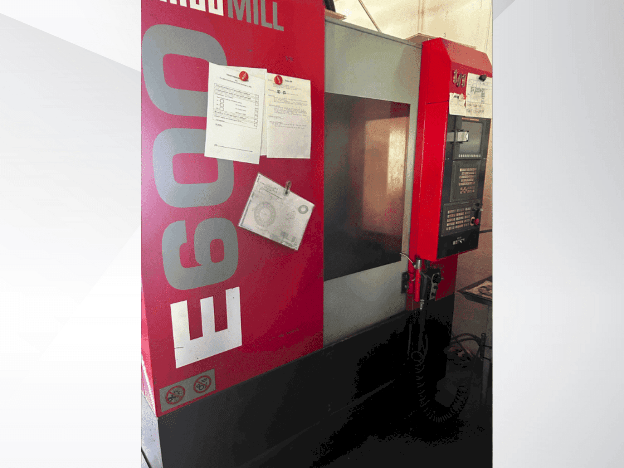 Vista frontal de la máquina EMCO E600