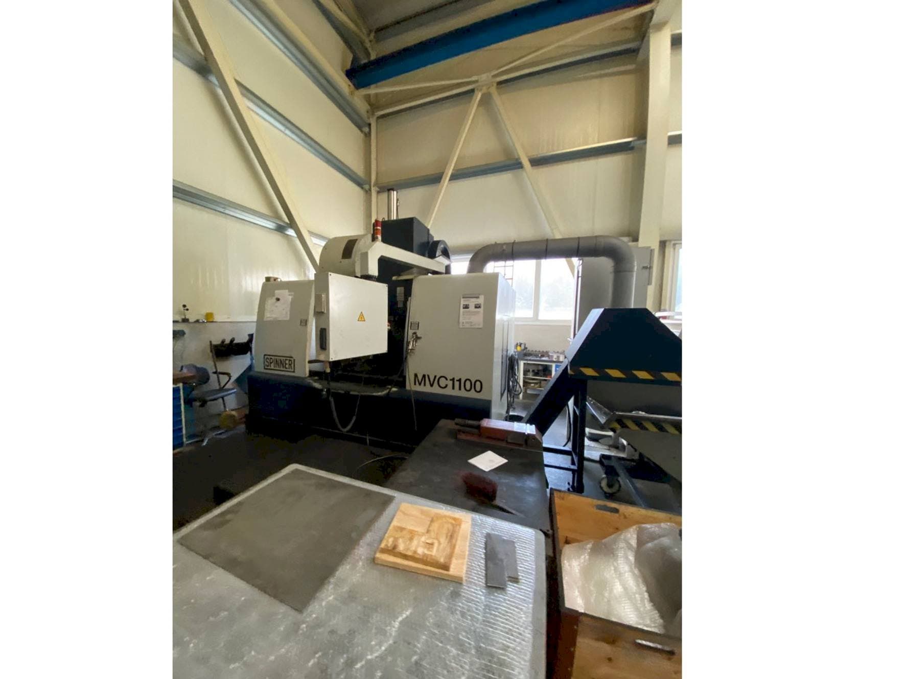 Vista frontal de la máquina SPINNER MVC 1100 B