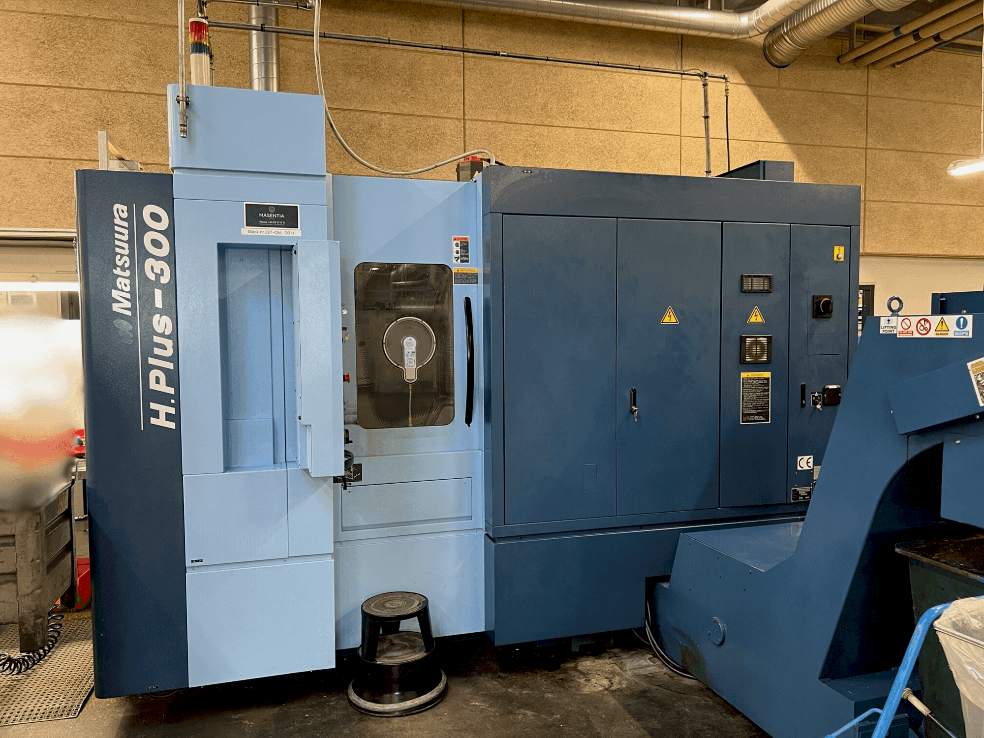 Vista frontal de la máquina Matsuura H.PLUS-300