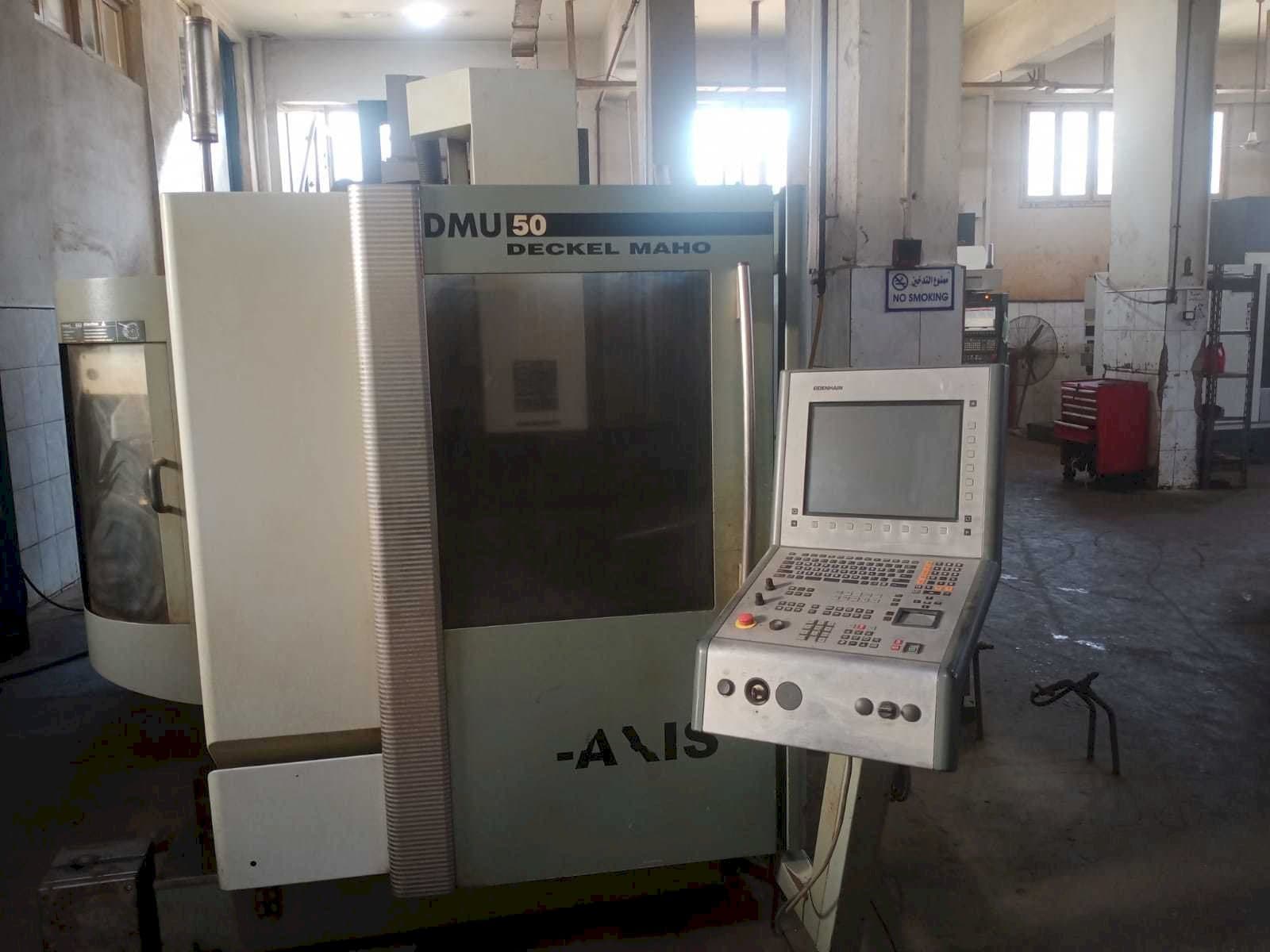 Vista frontal de la máquina DECKEL MAHO DMU 50