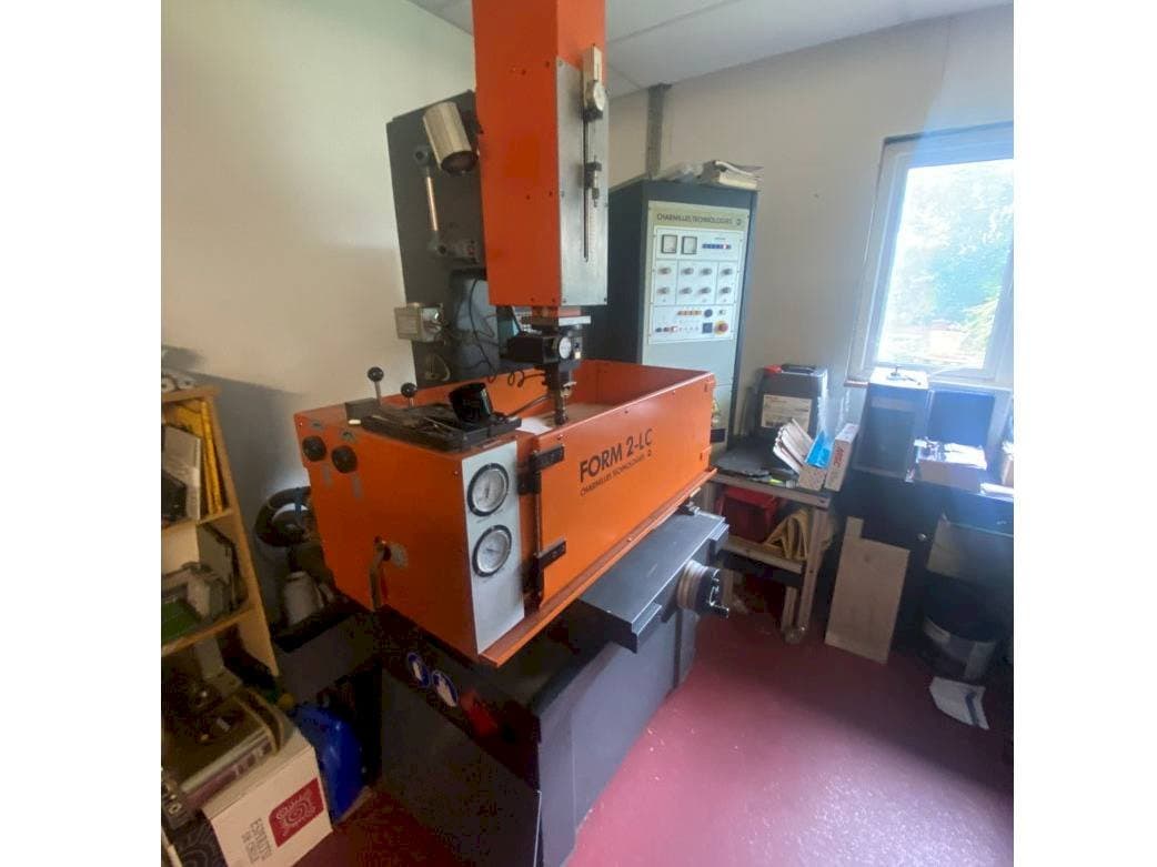 Vista frontal de la máquina CHARMILLES Form 2-LC