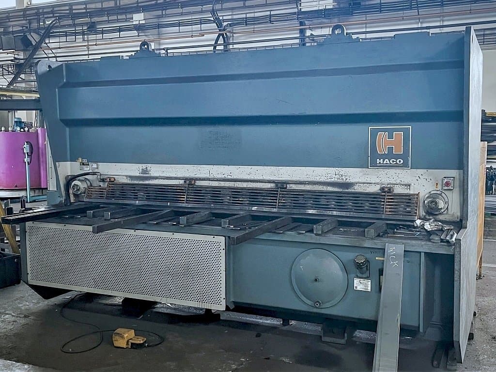 Vista frontal de la máquina HACO HSLX 3016/18 SAB