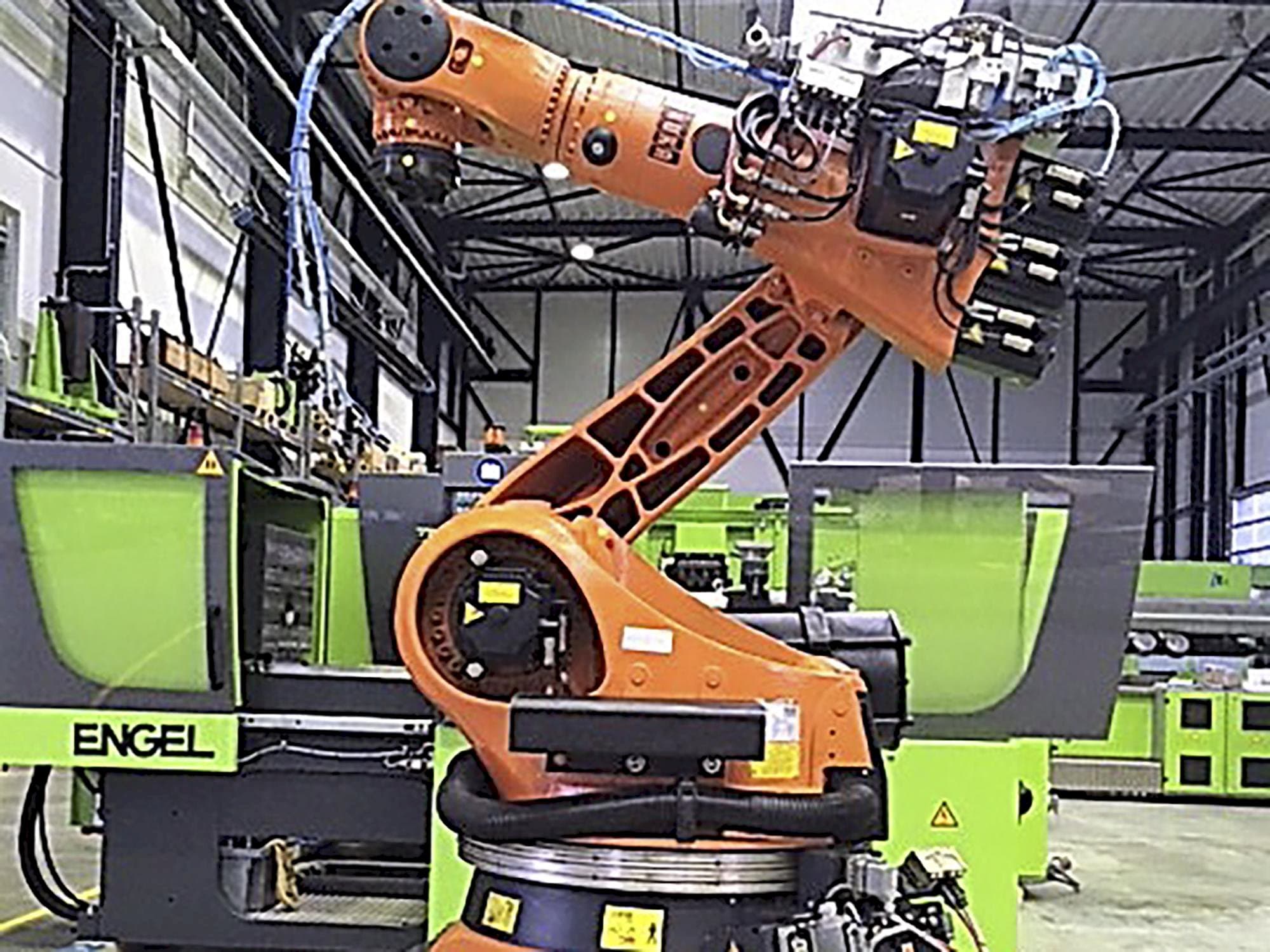 Vista frontal de la máquina KUKA KR210