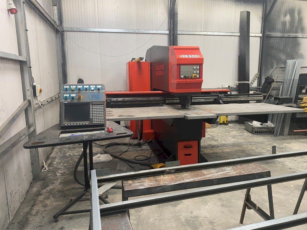 Vista frontal de la máquina FIM Vulcano 30/1000CNC