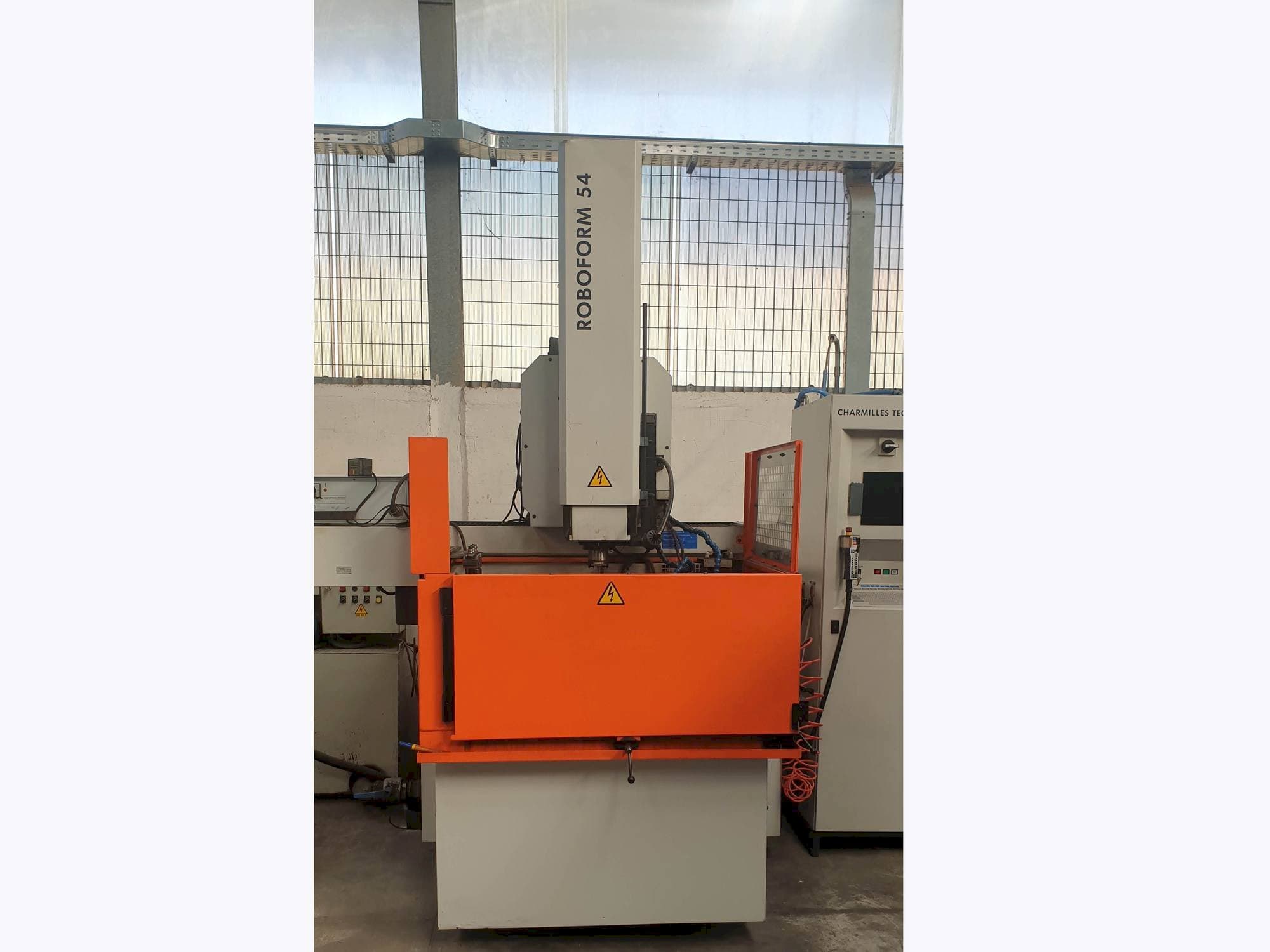 Vista frontal de la máquina CHARMILLES ROBOFORM 54