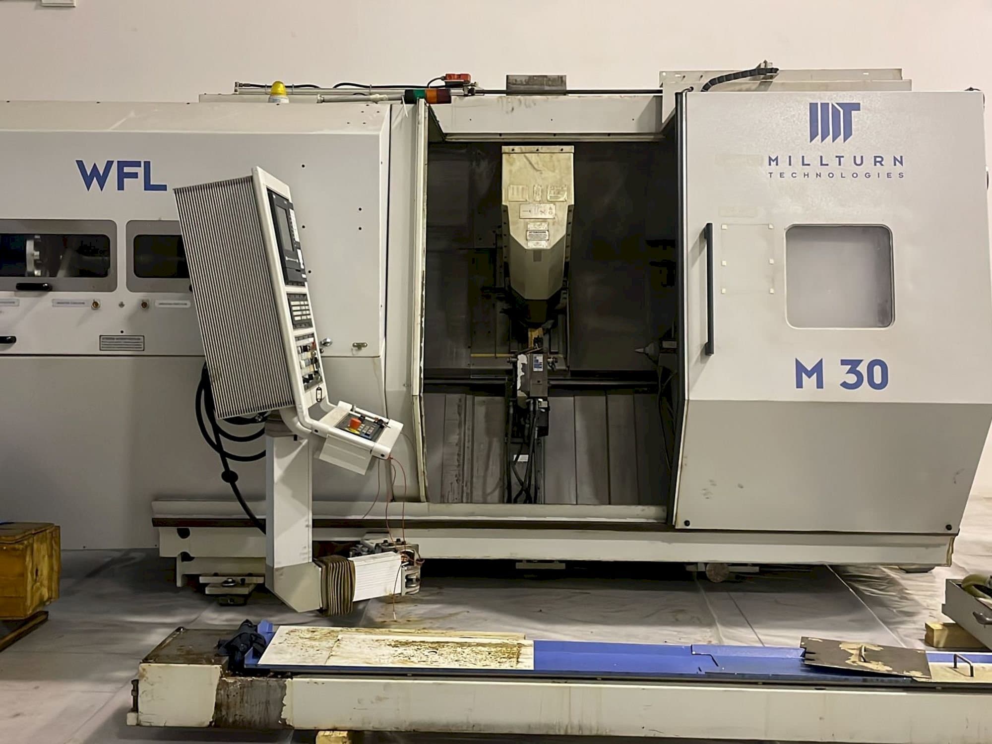 Vista frontal de la máquina WFL Millturn M30