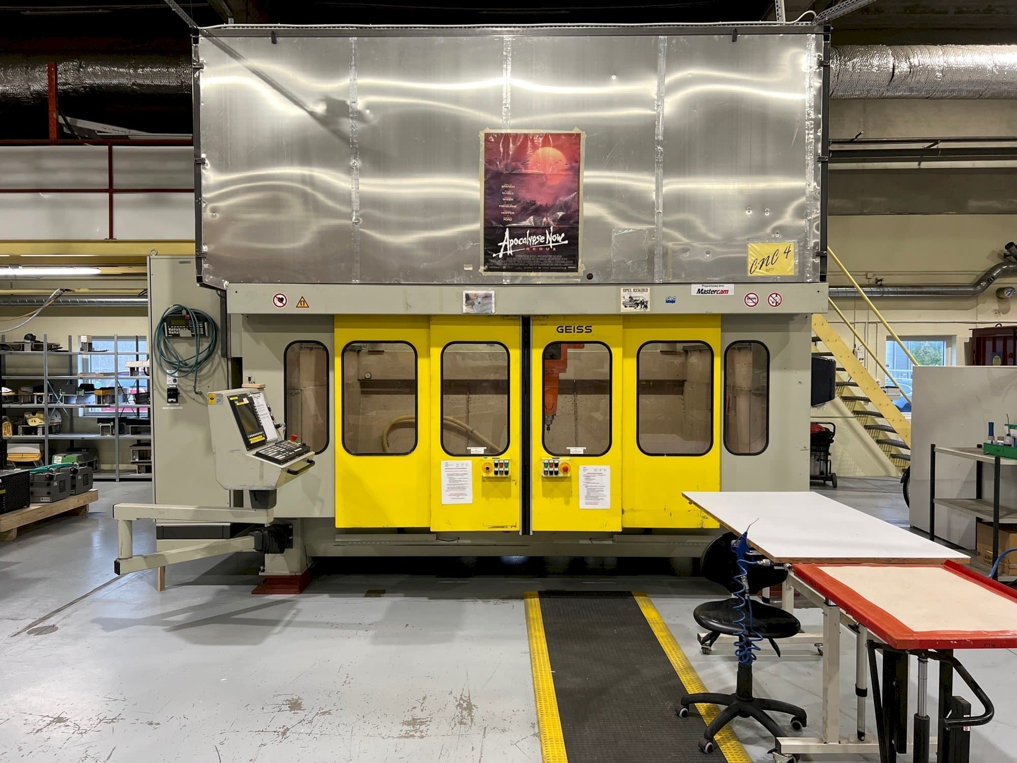 Vista frontal de la máquina GEISS FZ 2000x1000