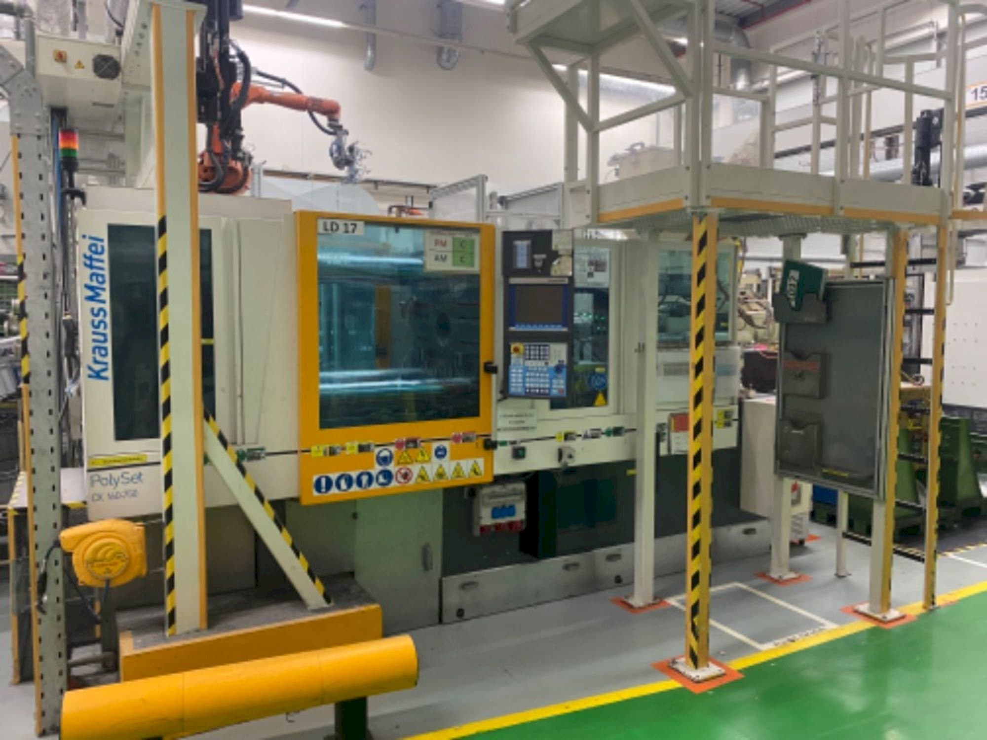 Vista frontal de la máquina Krauss Maffei 160/750 CX POL