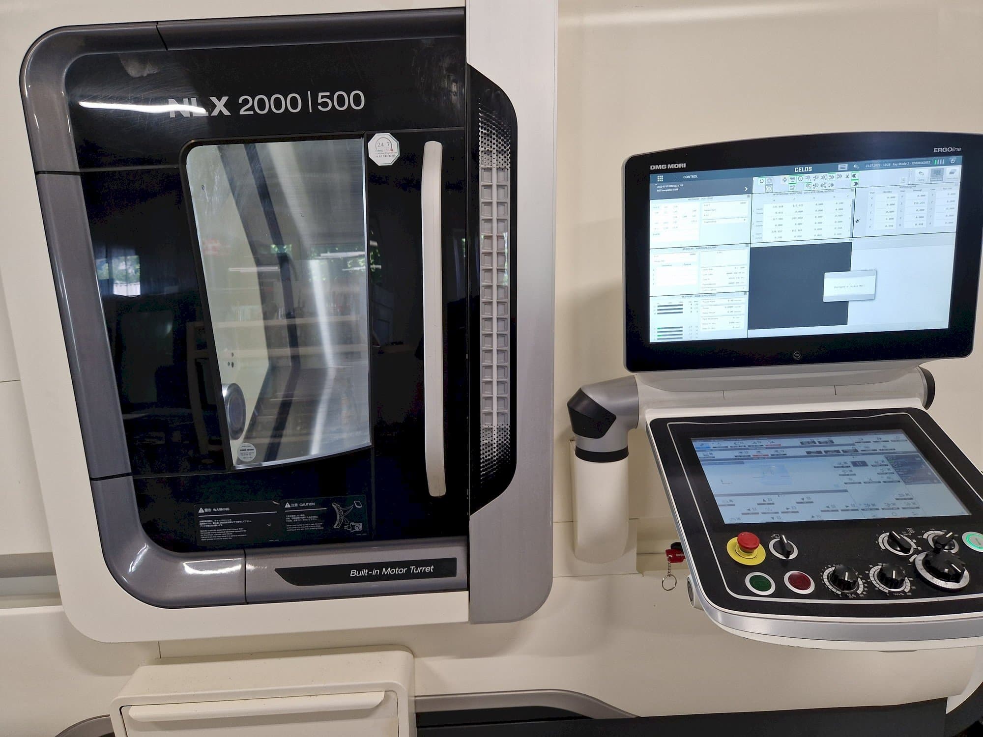 Vista frontal de la máquina DMG NLX2000SY-500