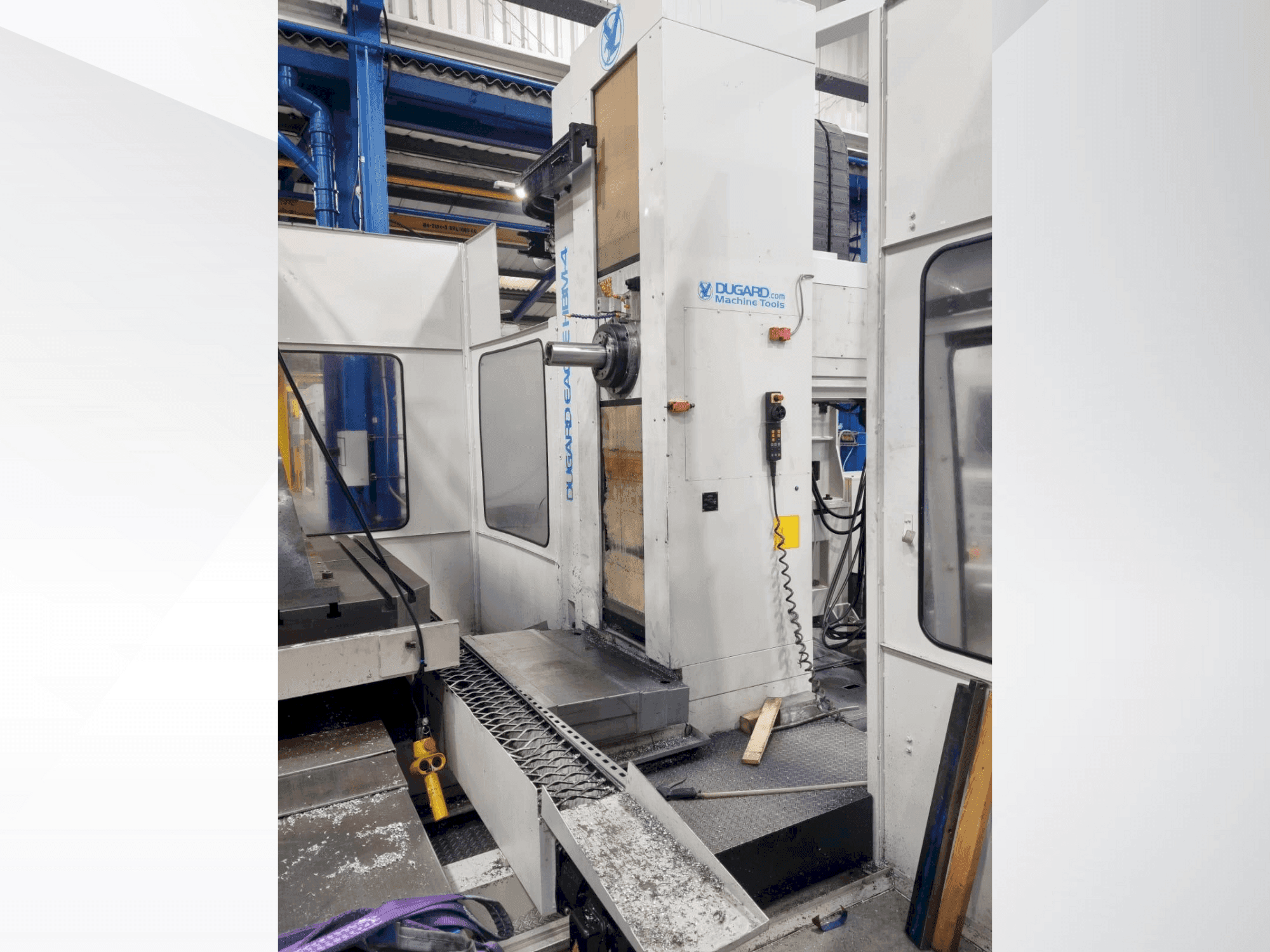 Vista frontal de la máquina Dugard									 HBM4