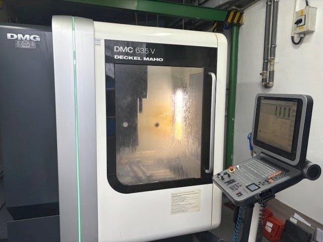 Vista frontal de la máquina DMG DMC 635V