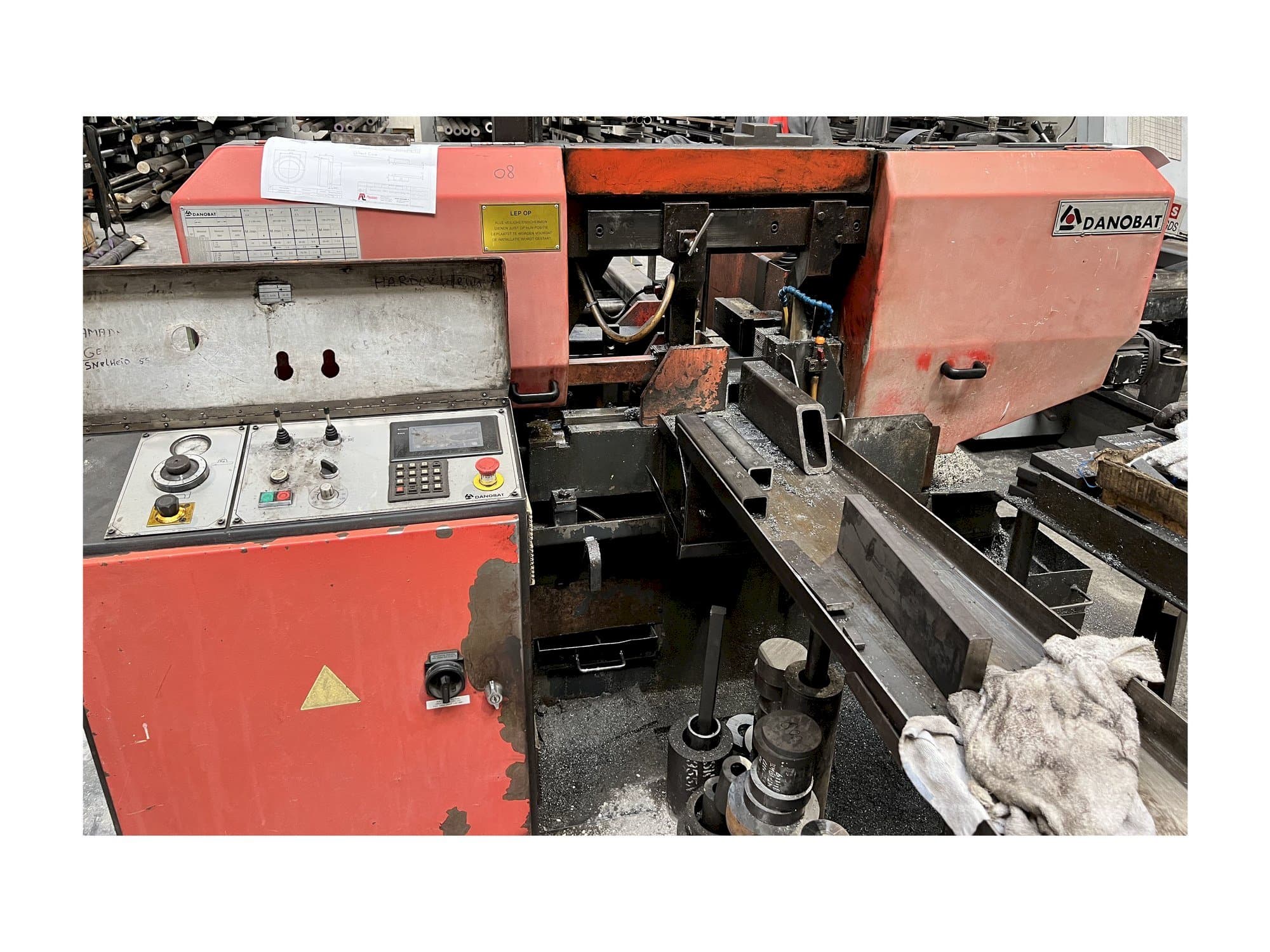 Vista frontal de la máquina DANOBAT CR 260 AF CN