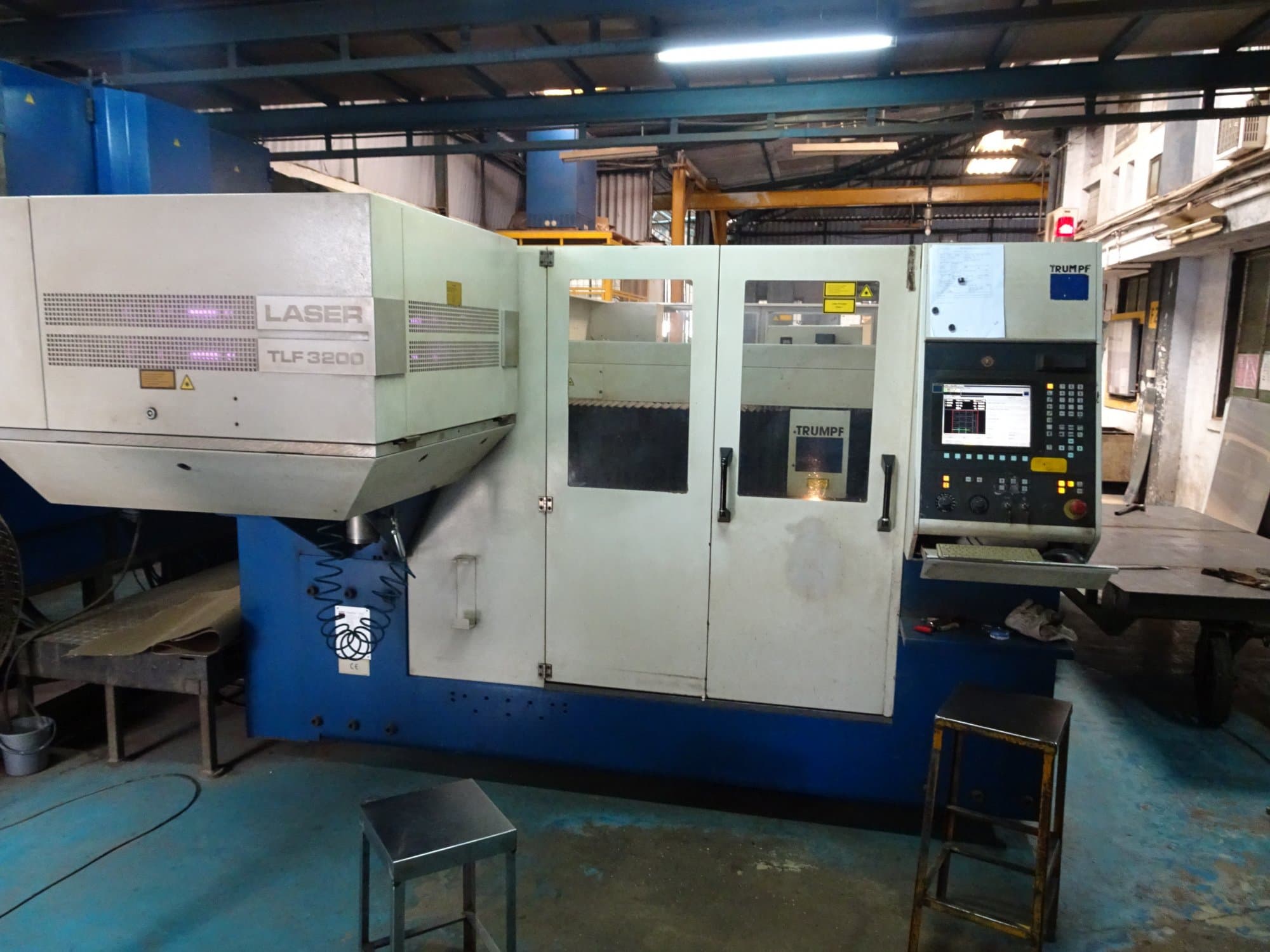 Vista frontal de la máquina Trumpf Trumatic L3020