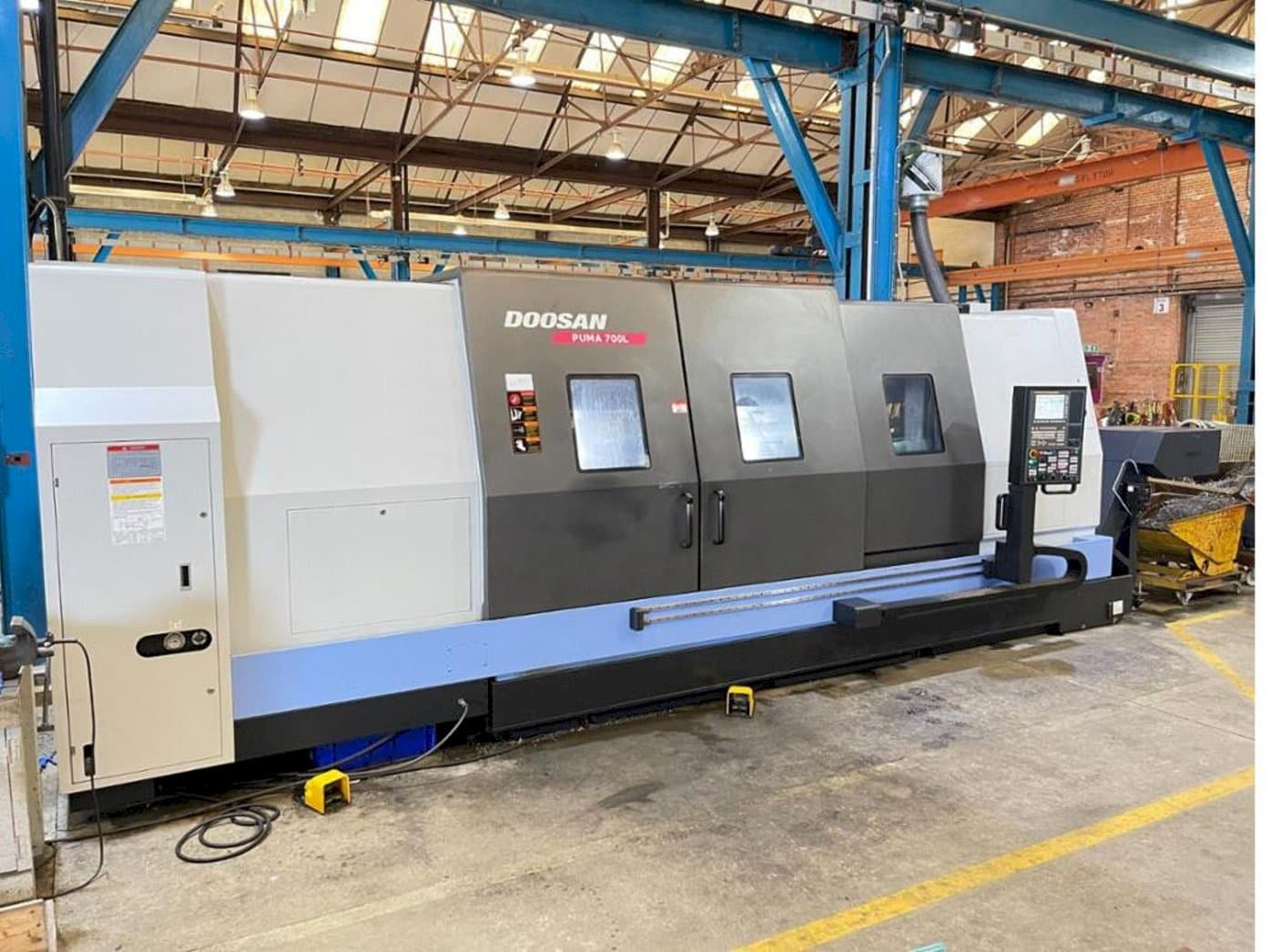 Vista frontal de la máquina Doosan Puma 700L