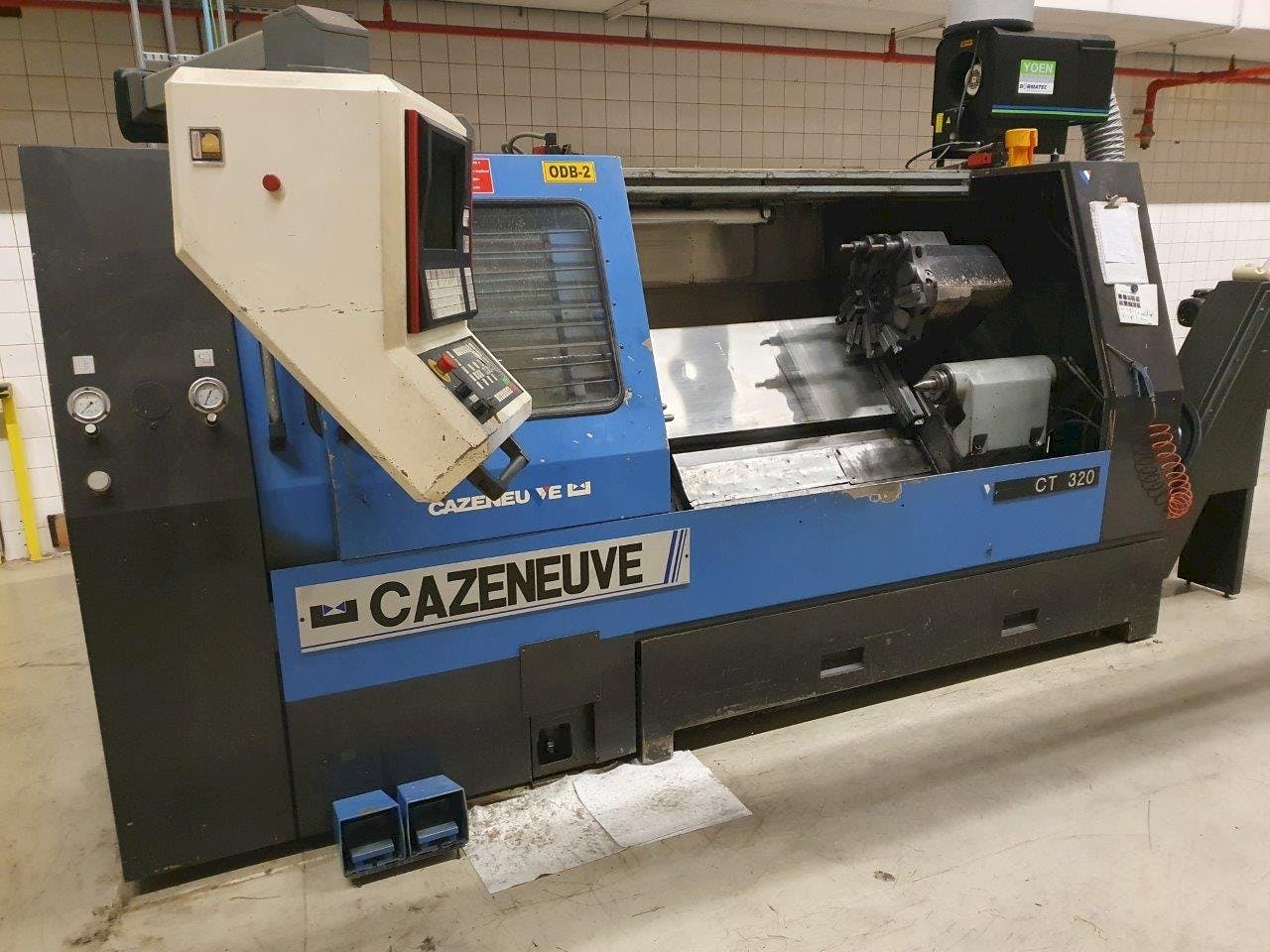 Vista frontal de la máquina CAZENEUVE  CT320