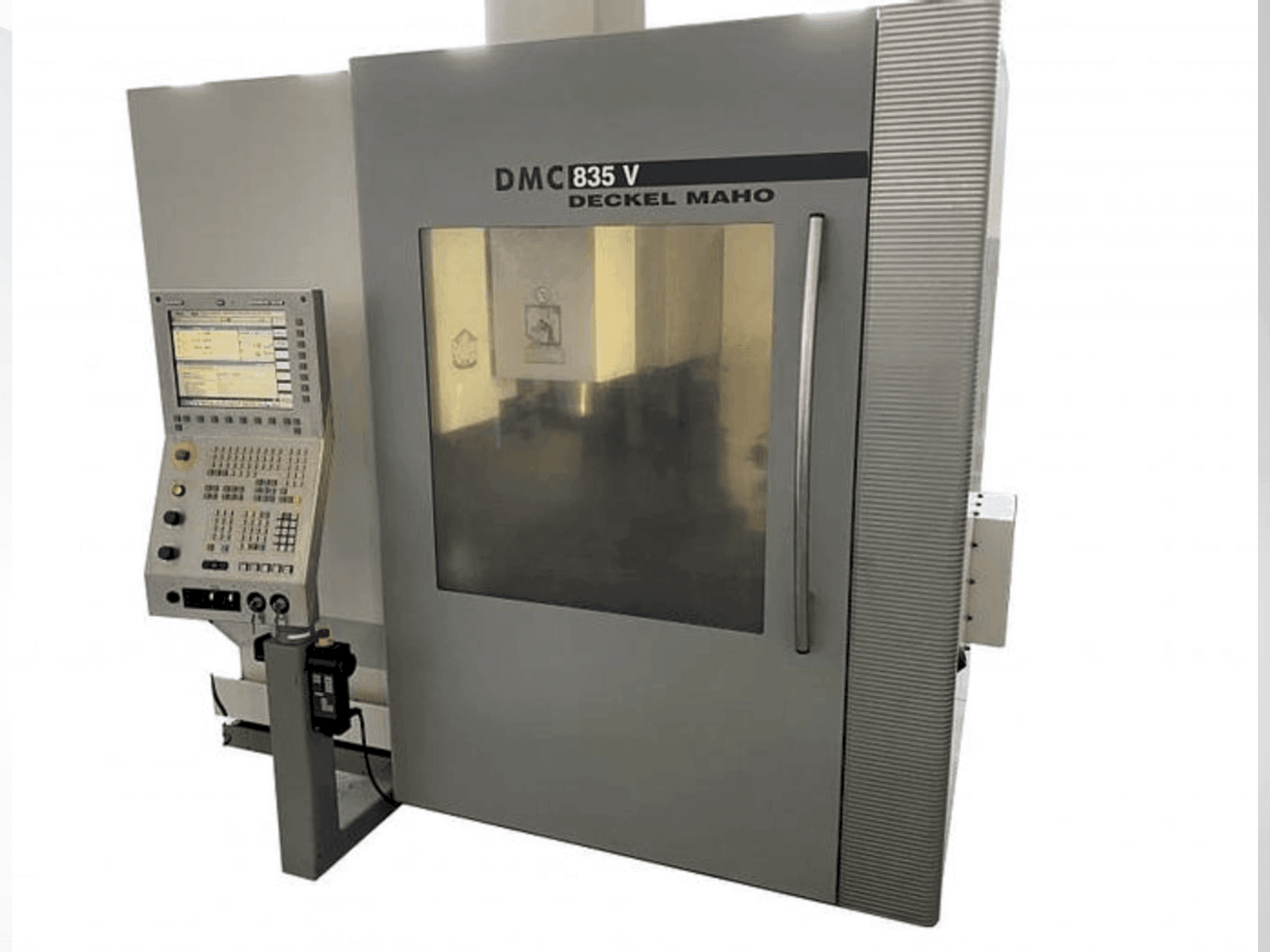Vista frontal de la máquina DMG DECKEL MAHO DMC 835V