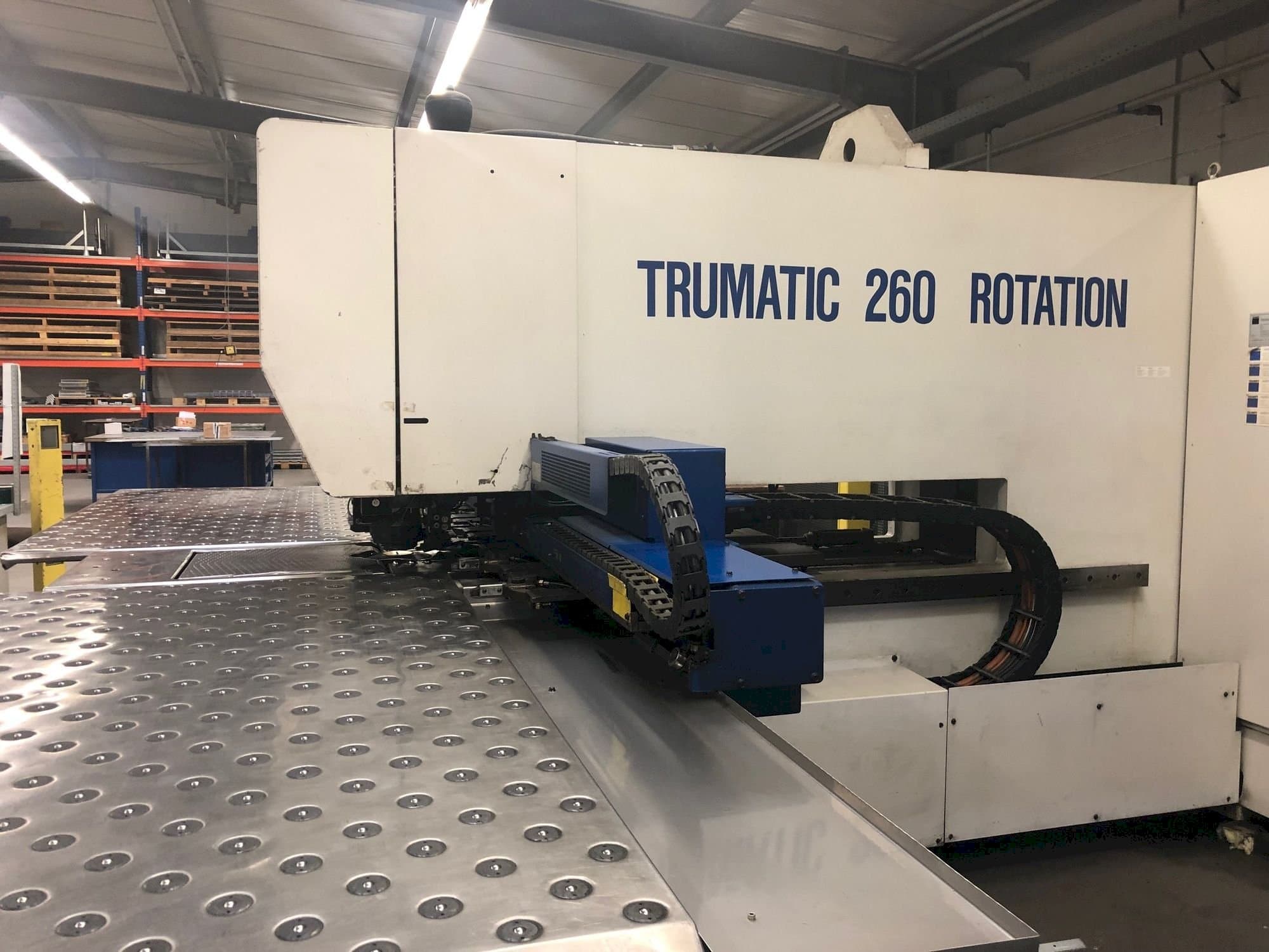 Vista lateral izquierda de la máquina Trumpf Trumatic 260