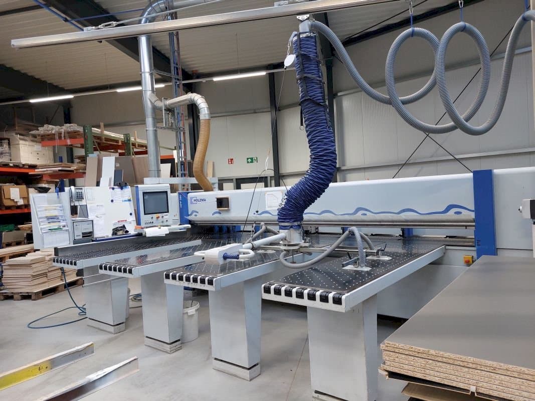 Vista frontal de la máquina HOLZMA HPP 380