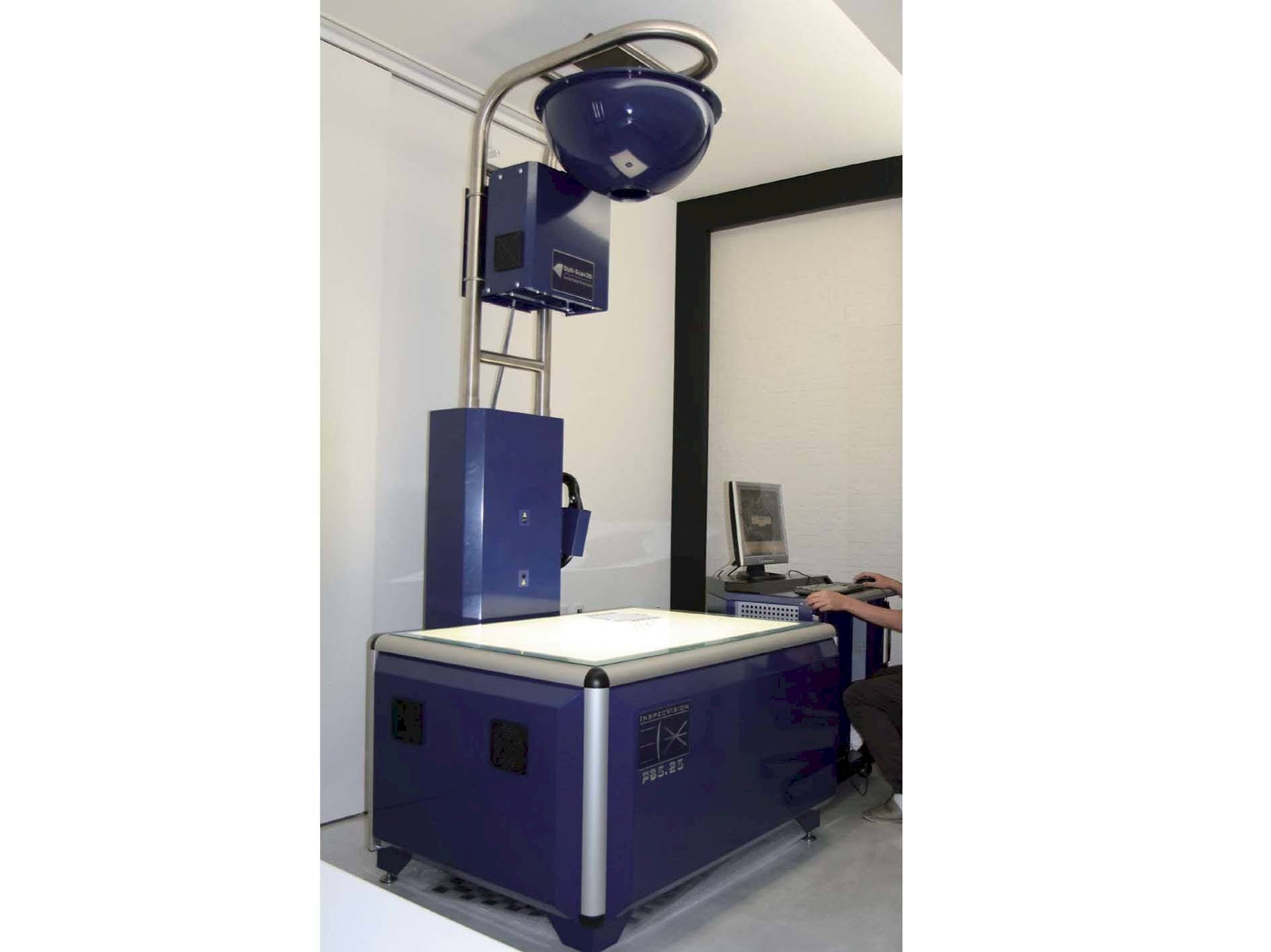 Vista frontal de la máquina InspecVision P85.25