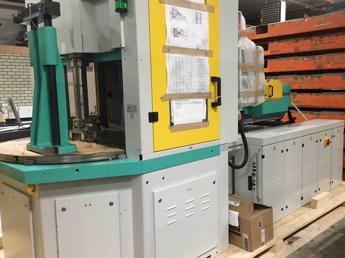 Vista frontal de la máquina Arburg ALLROUNDER 1200 t 1000 - 400