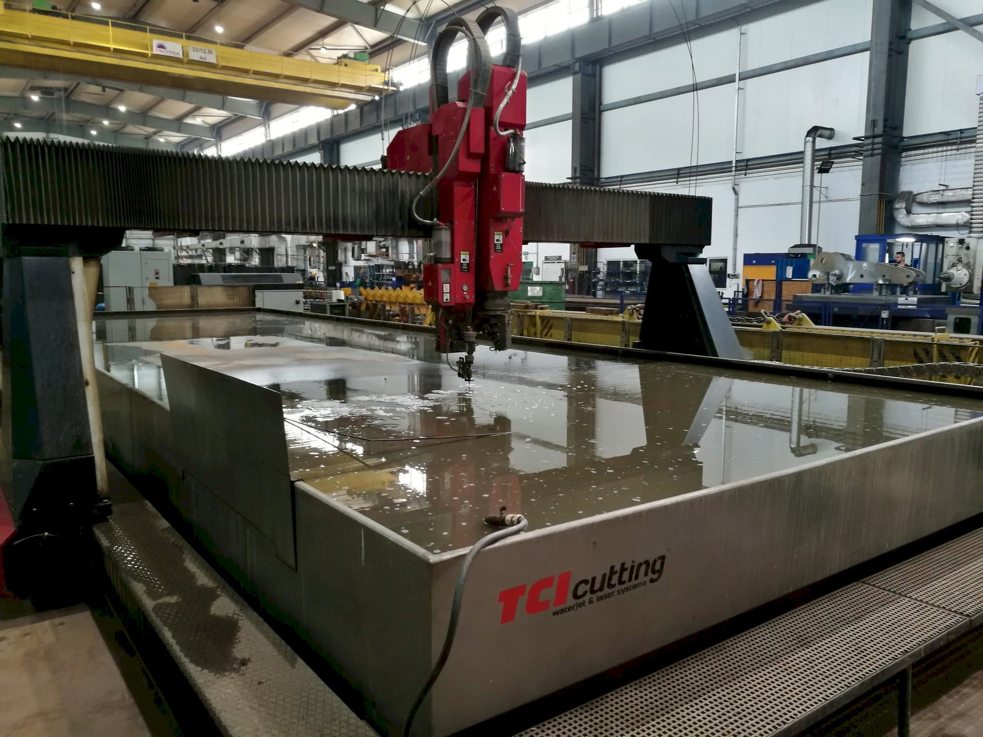 Vista frontal de la máquina TCI BP-H 30120-1