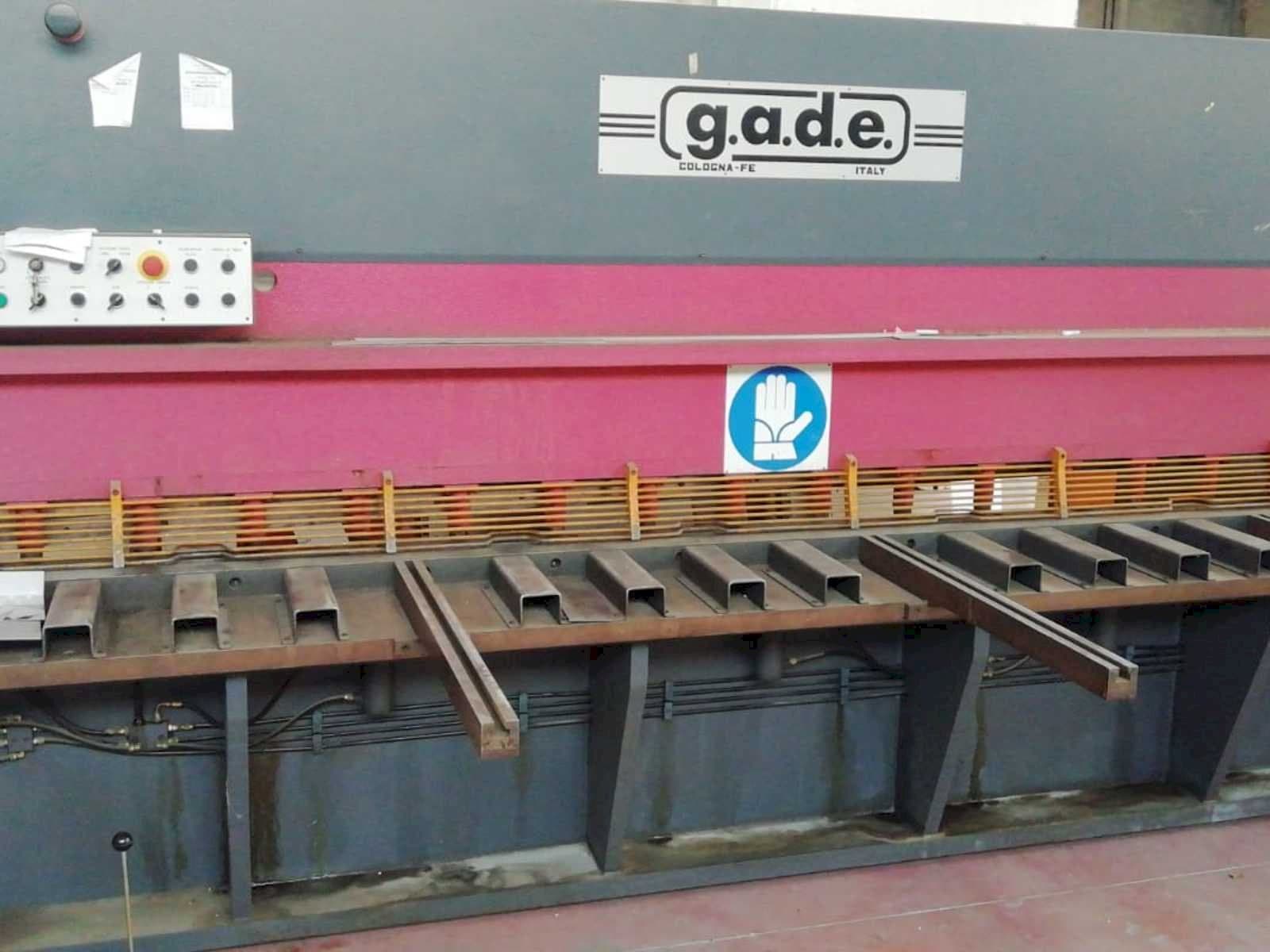 Vista frontal de la máquina Gade CO - 40 / 4