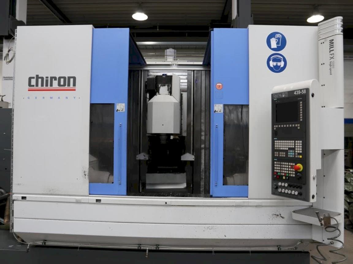 Vista frontal de la máquina CHIRON Mill 1250