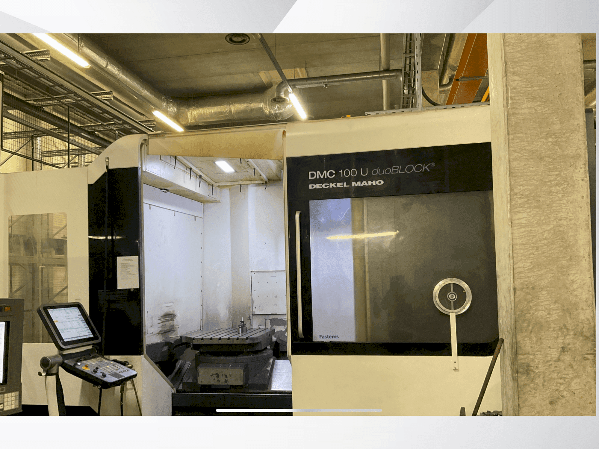 Vista frontal de la máquina DMG DECKEL MAHO DMC 100U duoBLOCK
