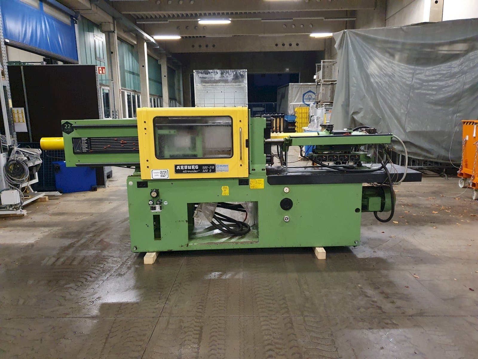 Vista frontal de la máquina Arburg Allrounder 320 D 500-210