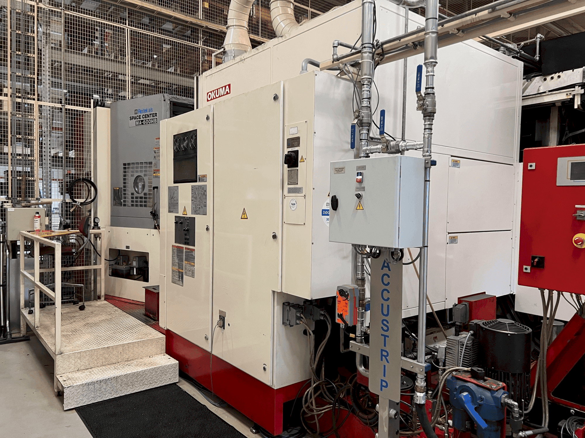 Vista frontal de la máquina Okuma MA-600HB