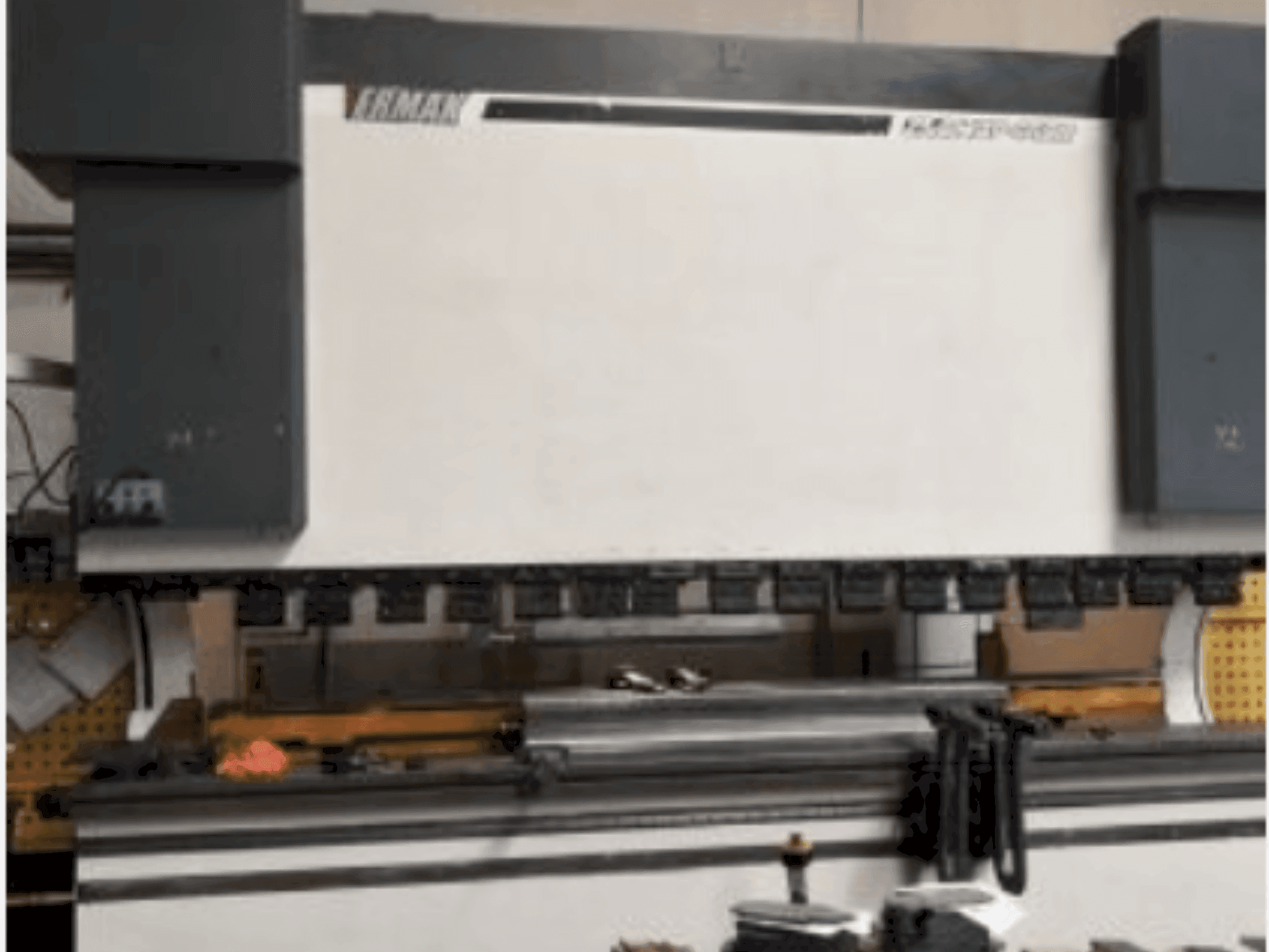 Vista frontal de la máquina ERMAK CNC HAP 4100x400