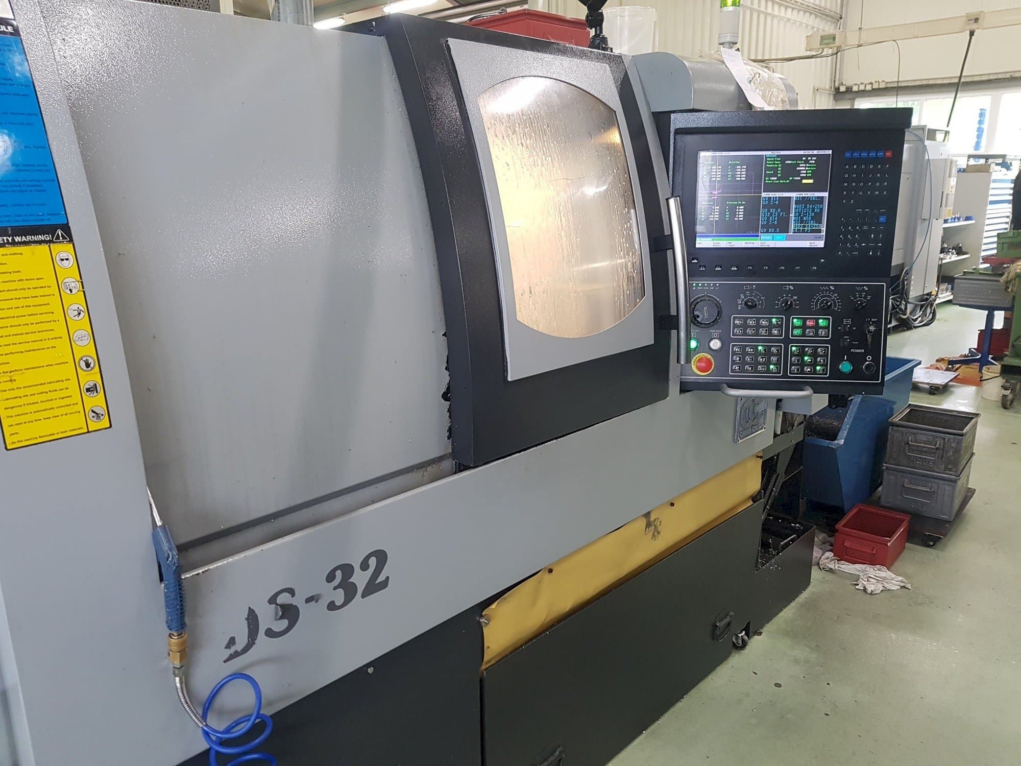 Vista frontal de la máquina Chiah-Chyun CDS-32