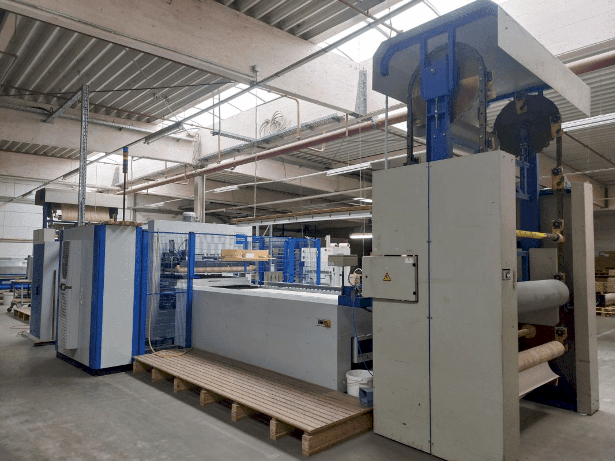 Vista frontal de la máquina WEMHÖNER Variopress Basic 1000S