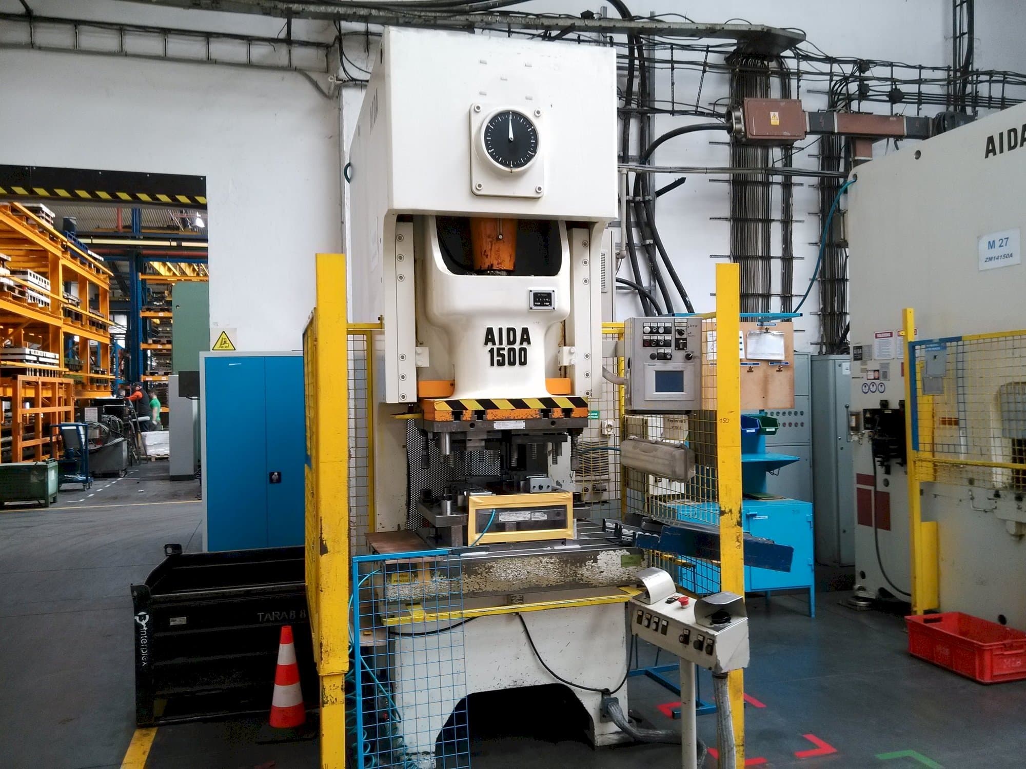 Vista frontal de la máquina AIDA NC 1-1500