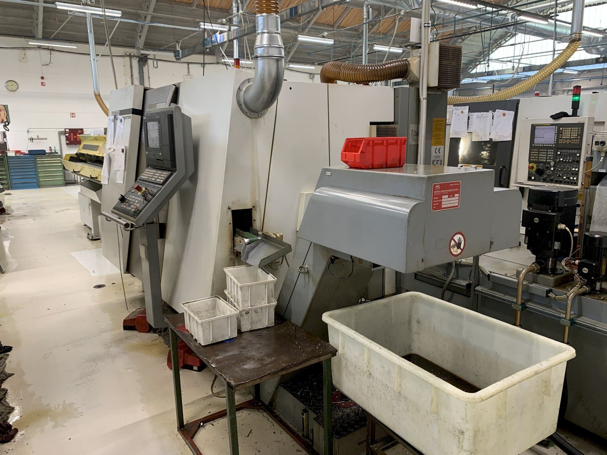 Vista frontal de la máquina Gildemeister Twin 32