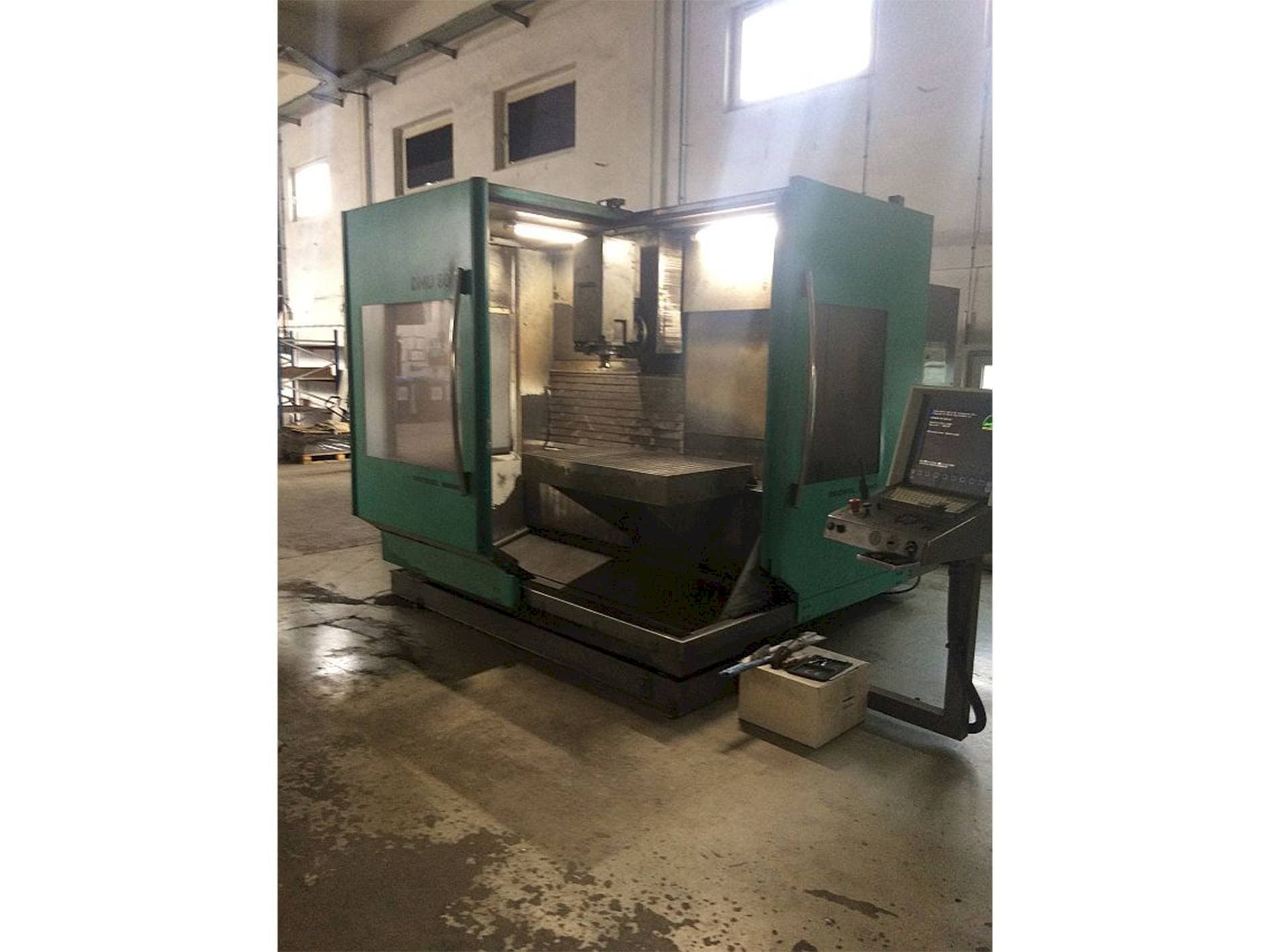 Vista frontal de la máquina DMG 80E