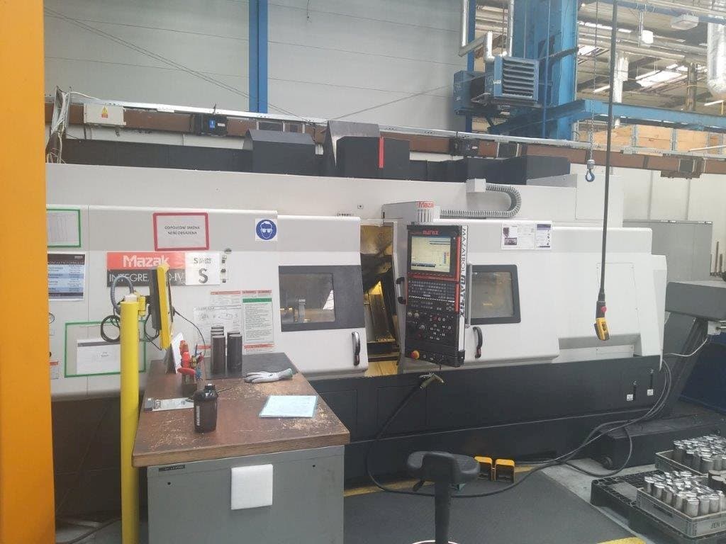 Vista frontal de la máquina Mazak Integrex 400-IV S
