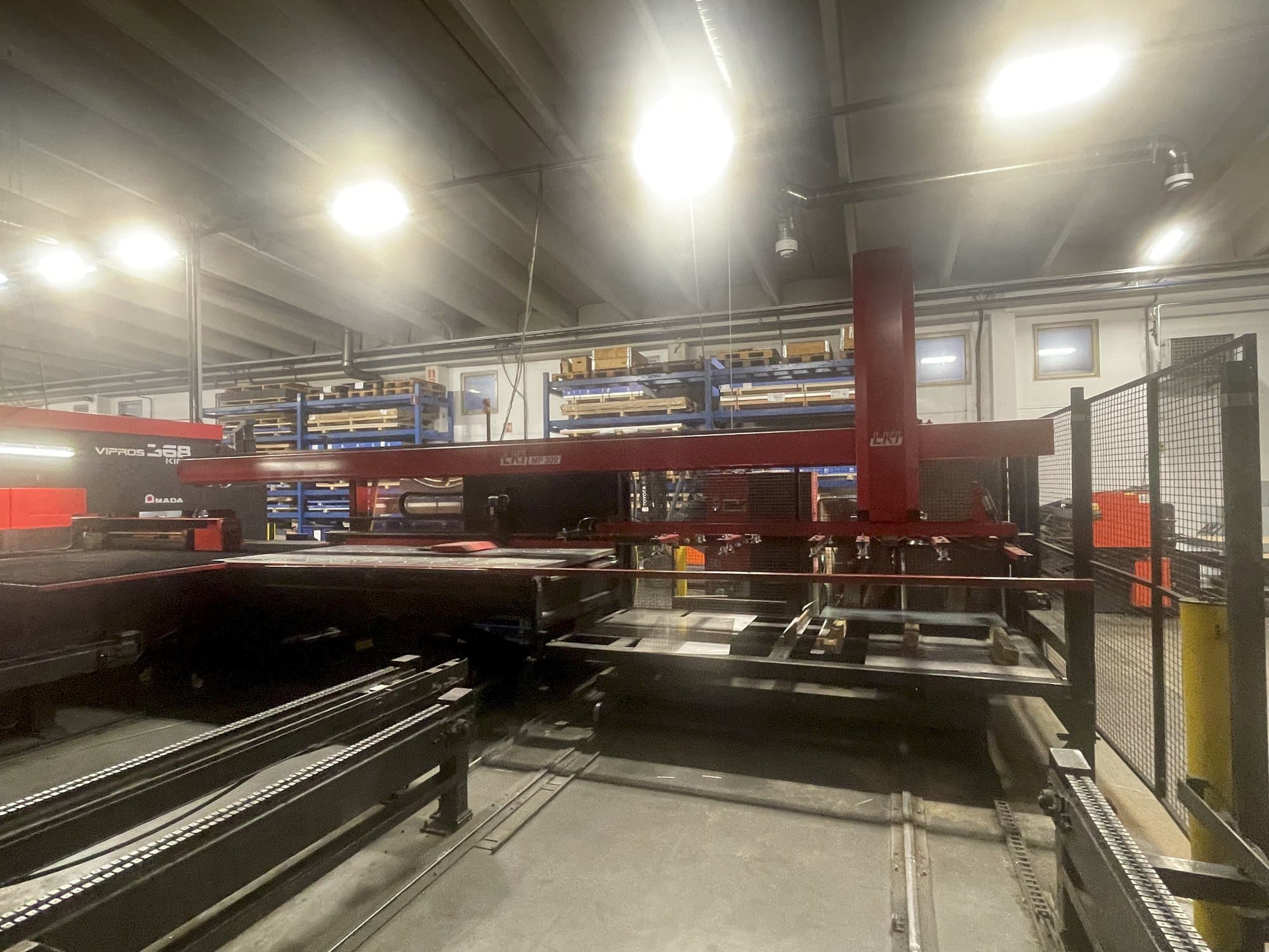 Vista frontal de la máquina Fms LINE AMADA