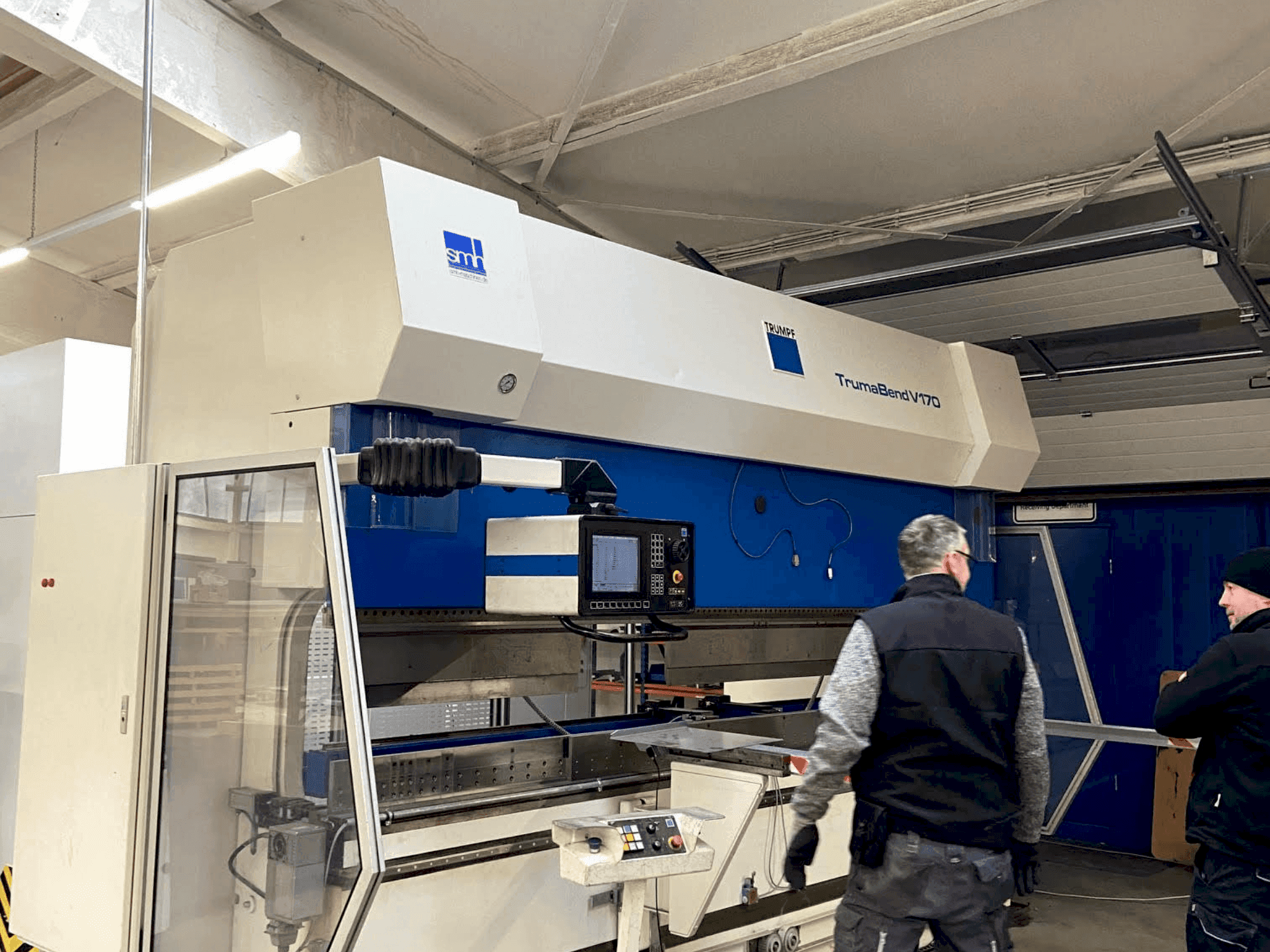 Vista frontal de la máquina TRUMPF TrumaBend V170