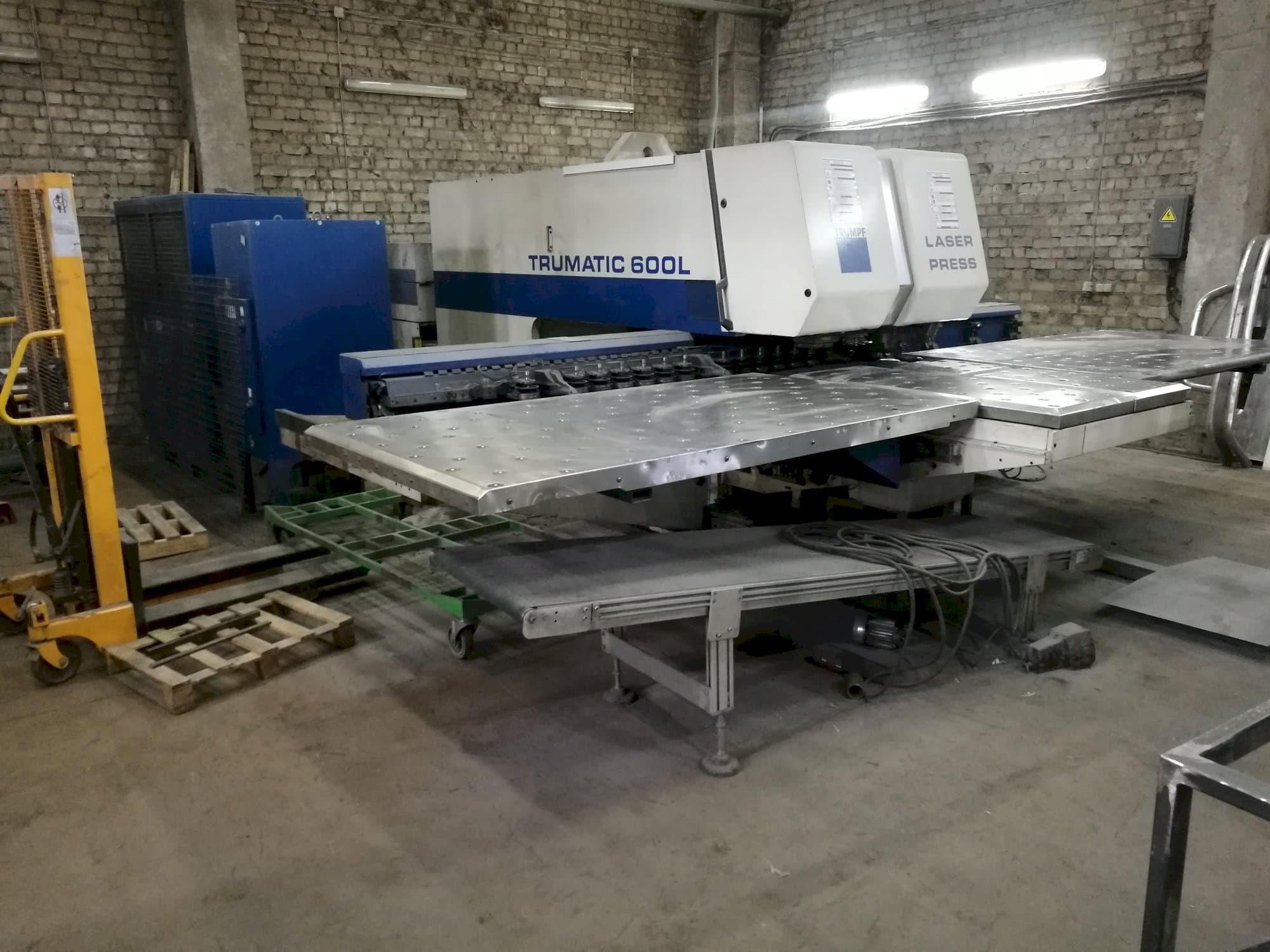 Vista frontal de la máquina Trumpf Trumatic 600L