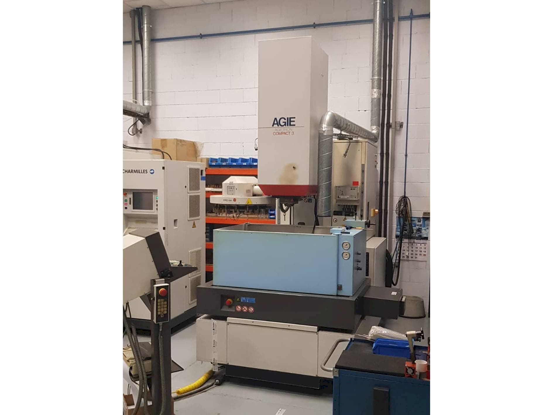 Vista frontal de la máquina AGIE Agietron Compact 3