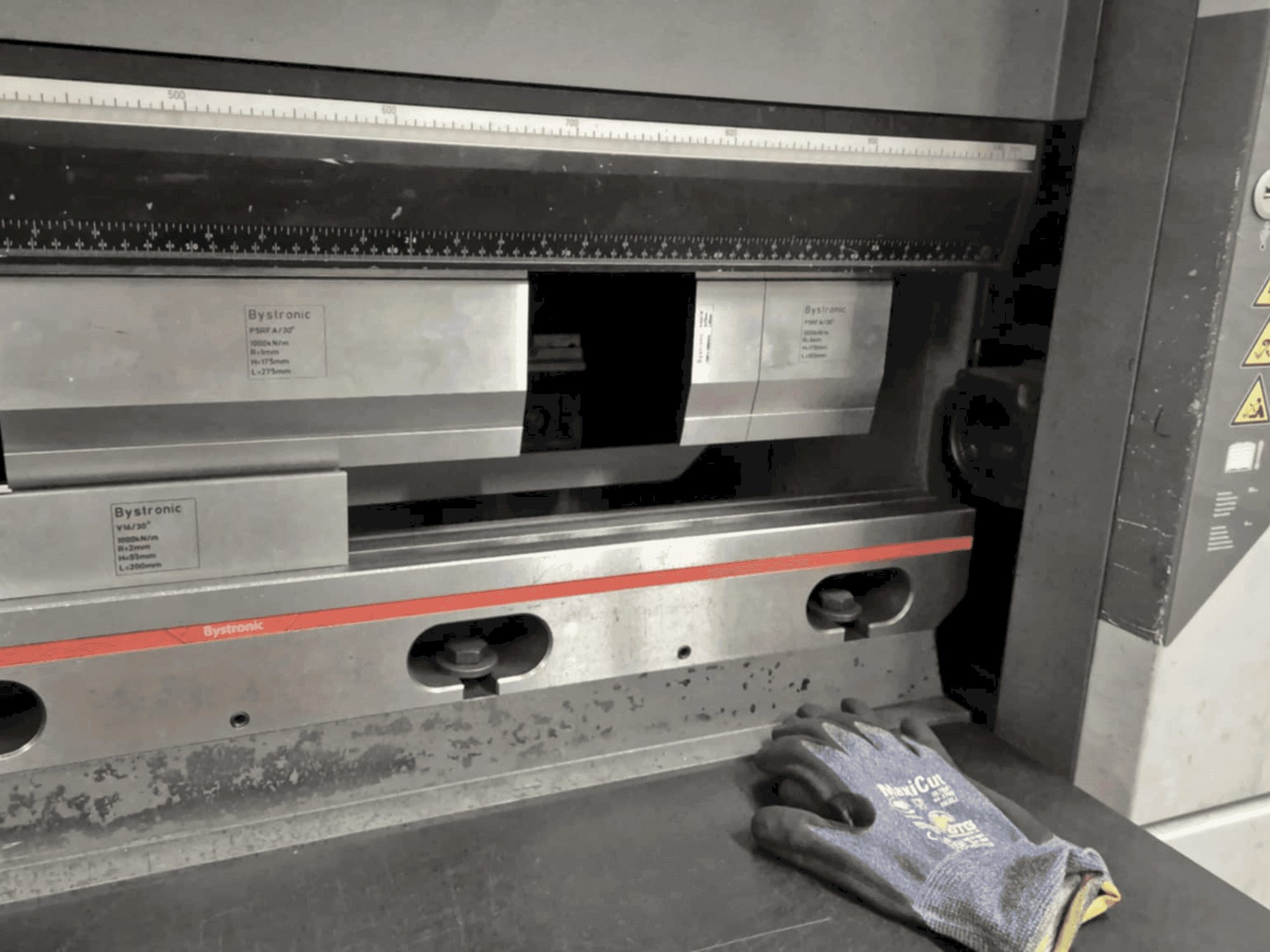 Vista frontal de la máquina Bystronic Xpert 40/1030