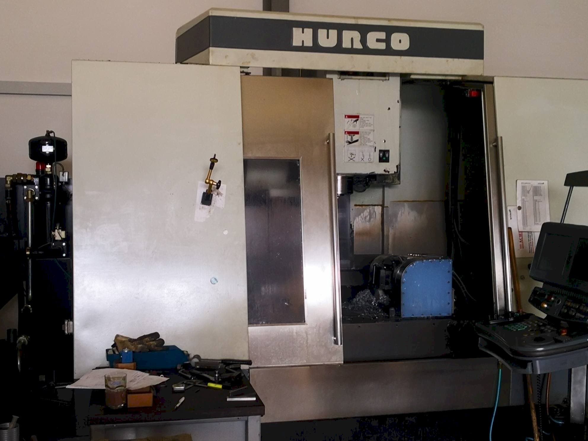 Vista frontal de la máquina Hurco VM 50/40T