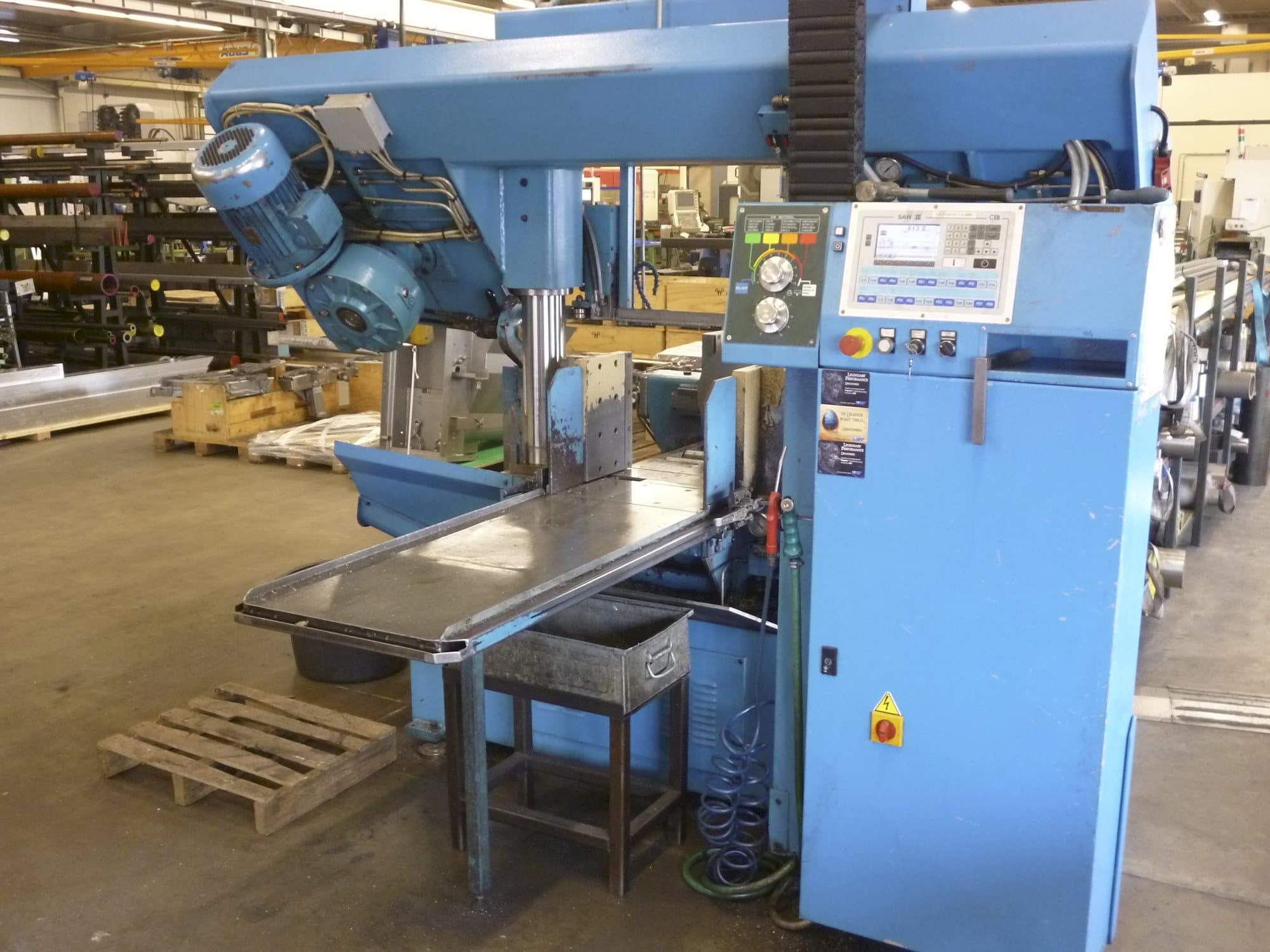 Vista frontal de la máquina DoALL 450