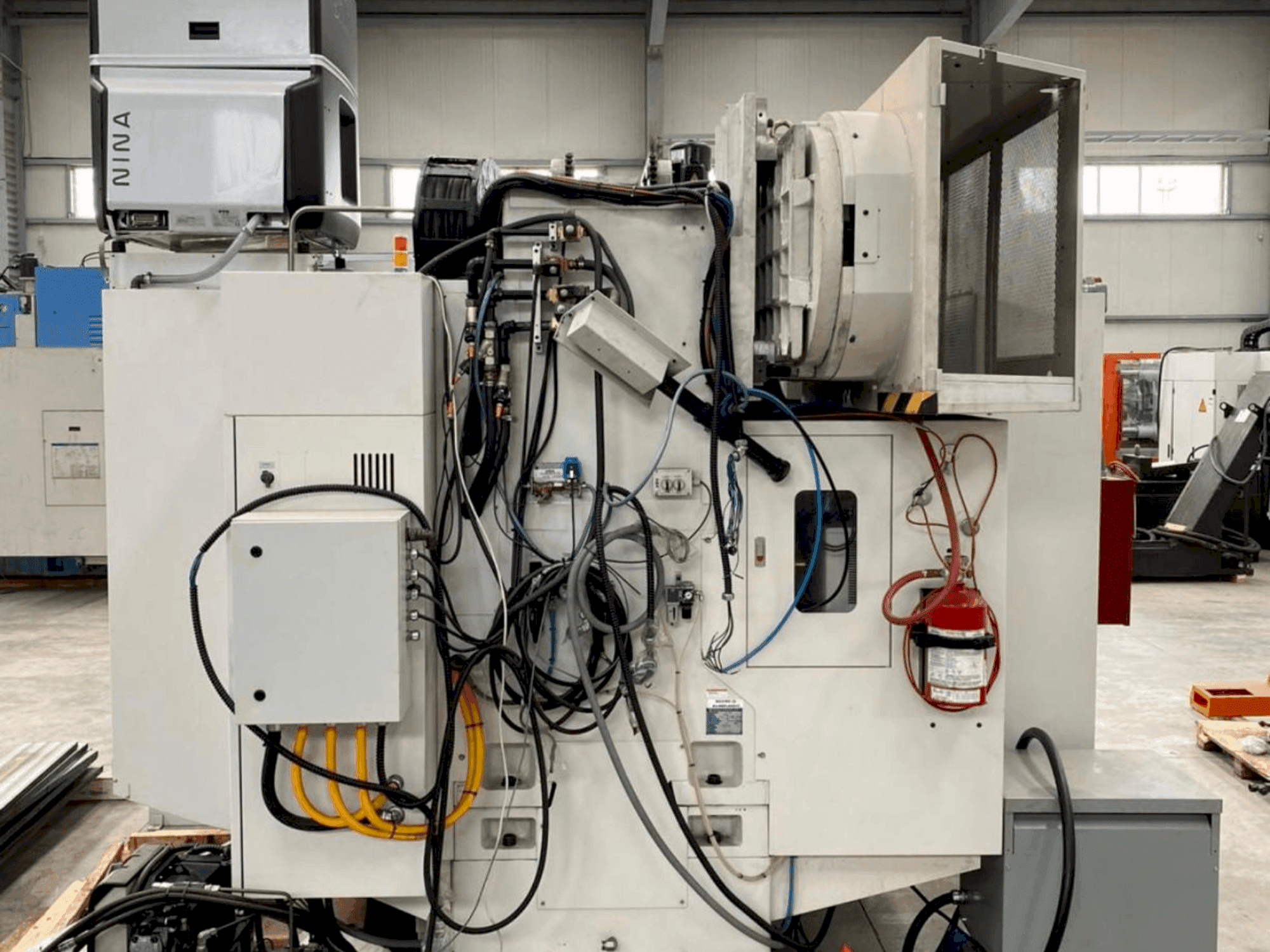 Vista frontal de la máquina LAGUN VGC-5028