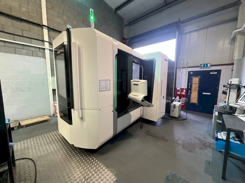 Vista frontal de la máquina DMG MORI NHX 5000